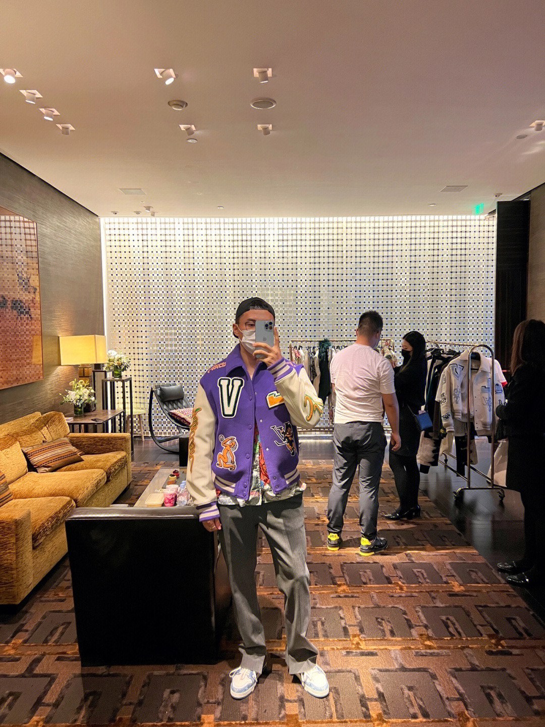 LOUIS VUITTON 路易威登 FW23紫色青蛙王子卡通刺绣棒球服 8