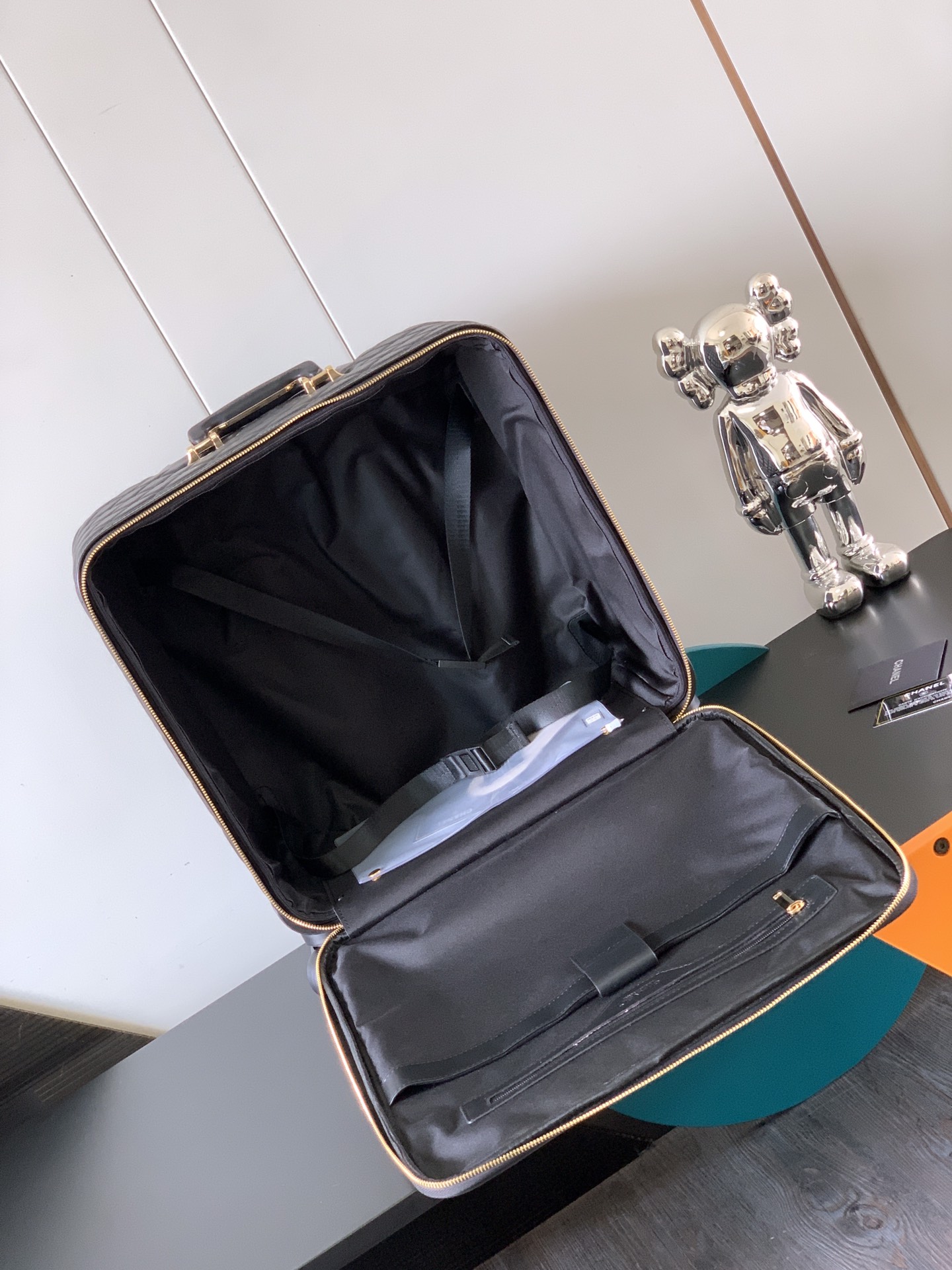 Chanel Traveler Box: Classic Double-C Pull Box with Imported Fabric Hand - 图片 8