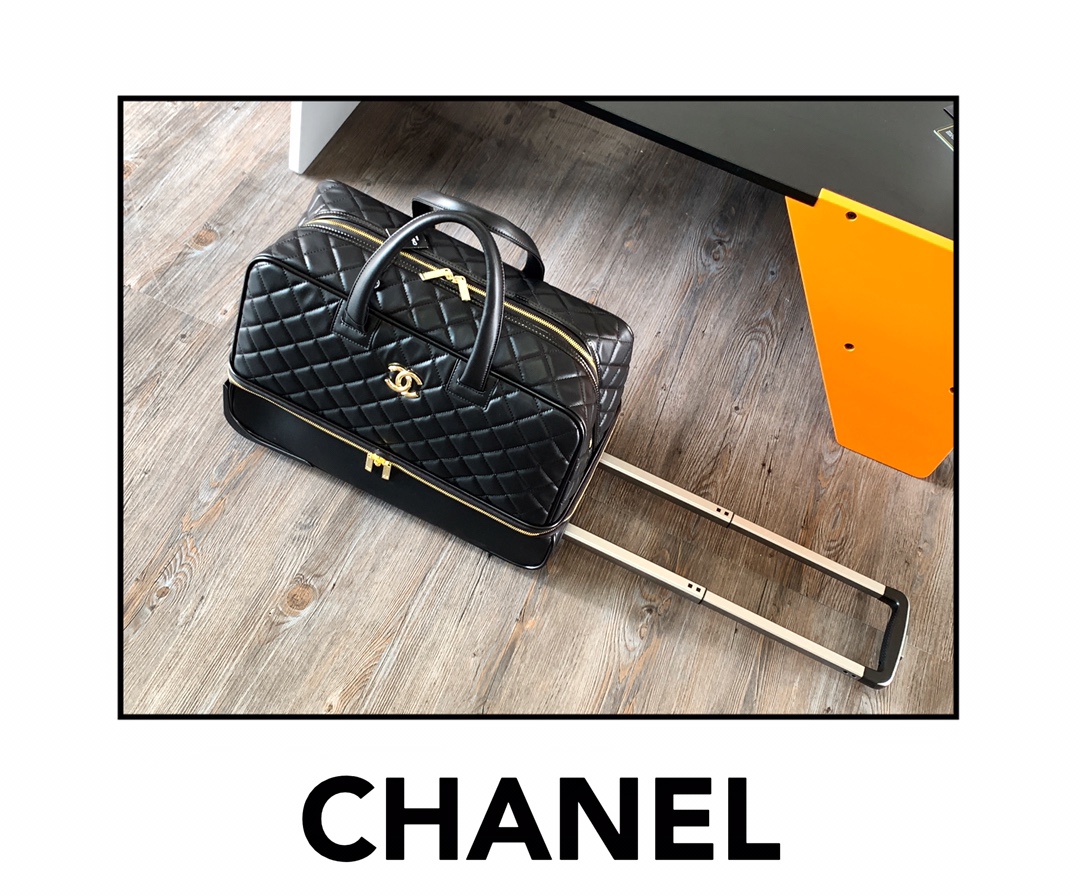 Chanel Classique Valise à Roulettes en Cuir d'Agneau Noir, 49 x 22 x 16 cm