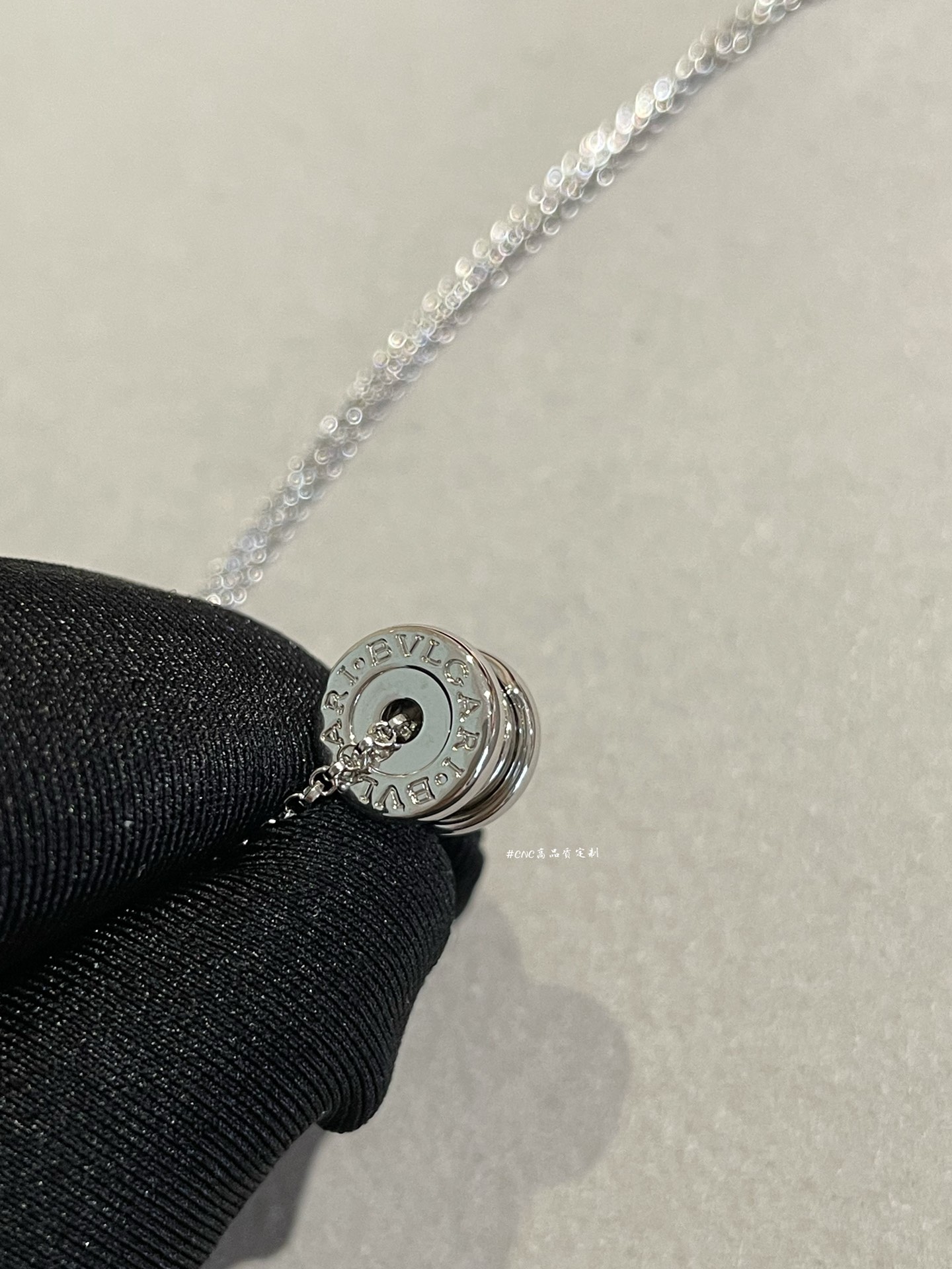 👑弹簧弹簧！顾名思义～就是可以弹🤩🤩🤩进口弹簧片拆件研发单独精雕定制‼️捏一下弹簧都可以完美重叠～