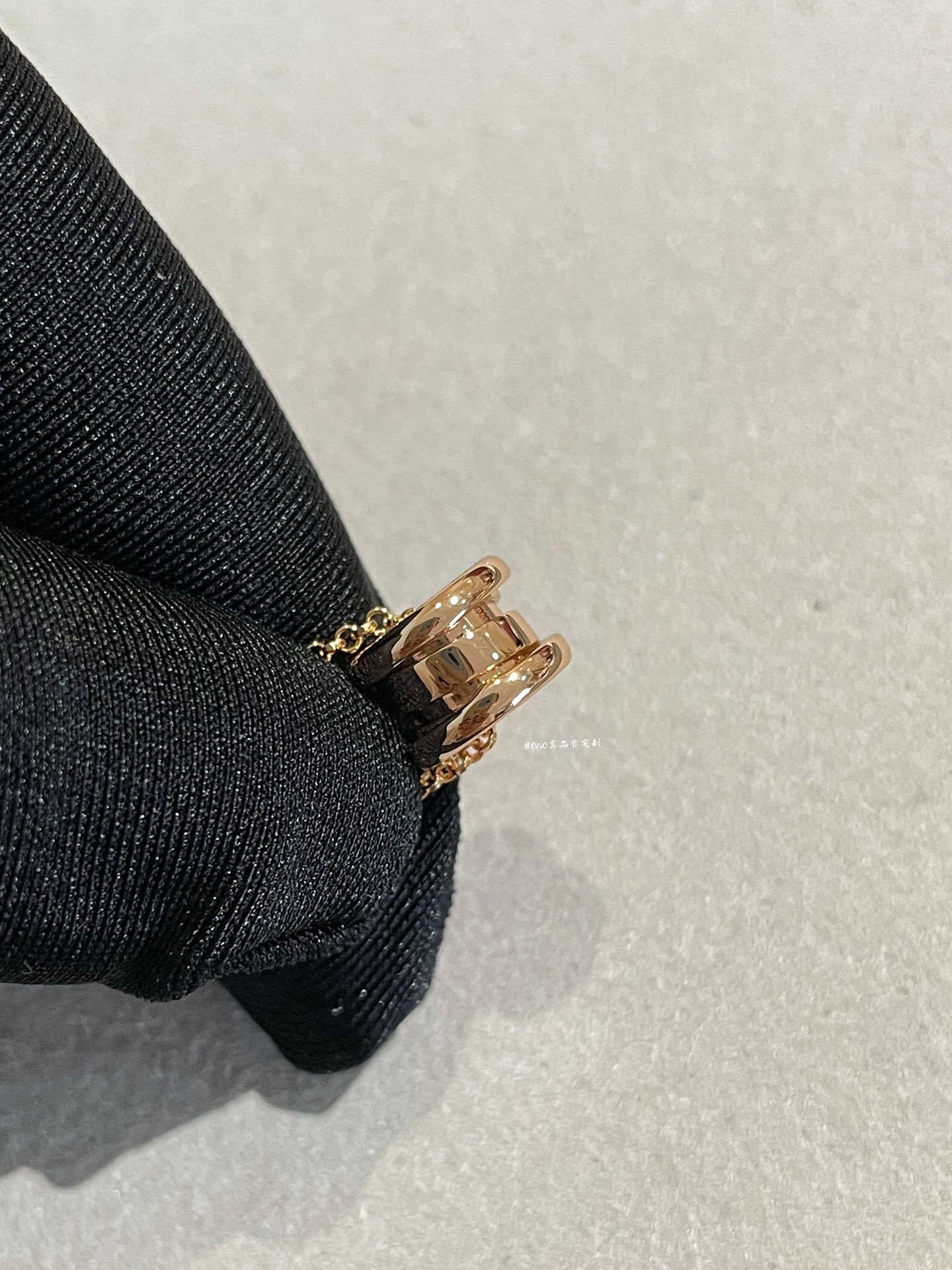 👑弹簧弹簧！顾名思义～就是可以弹🤩🤩🤩进口弹簧片拆件研发单独精雕定制‼️捏一下弹簧都可以完美重叠～