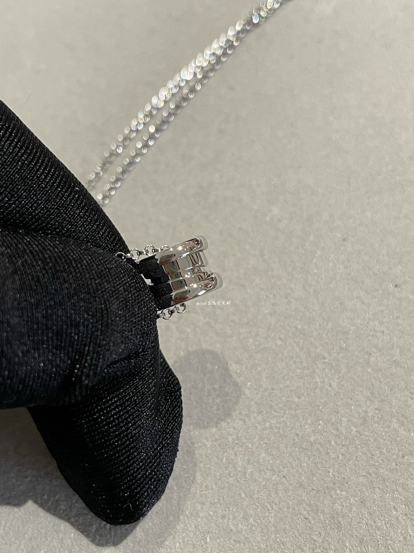 👑弹簧弹簧！顾名思义～就是可以弹🤩🤩🤩进口弹簧片拆件研发单独精雕定制‼️捏一下弹簧都可以完美重叠～