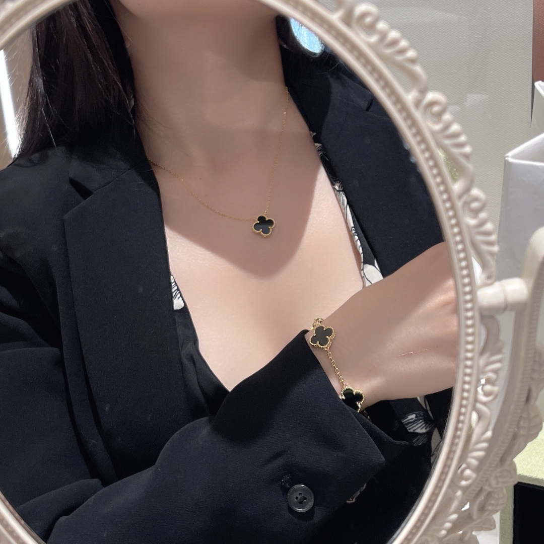 NO:721000,Gift Selection for Goddess' Day VCA Black Agate Set Single Flower Necklace♀Five Flower Bracelet Classic Versatile Item, Necklace, Bracelet, Cartier High-End Jewelry19860909女神节礼物甄选 VCA黑玛瑙套装 单花项链♀五花手链 经典百搭单品,,necklace,bracelet,卡迪亚高端饰品,Jewelry