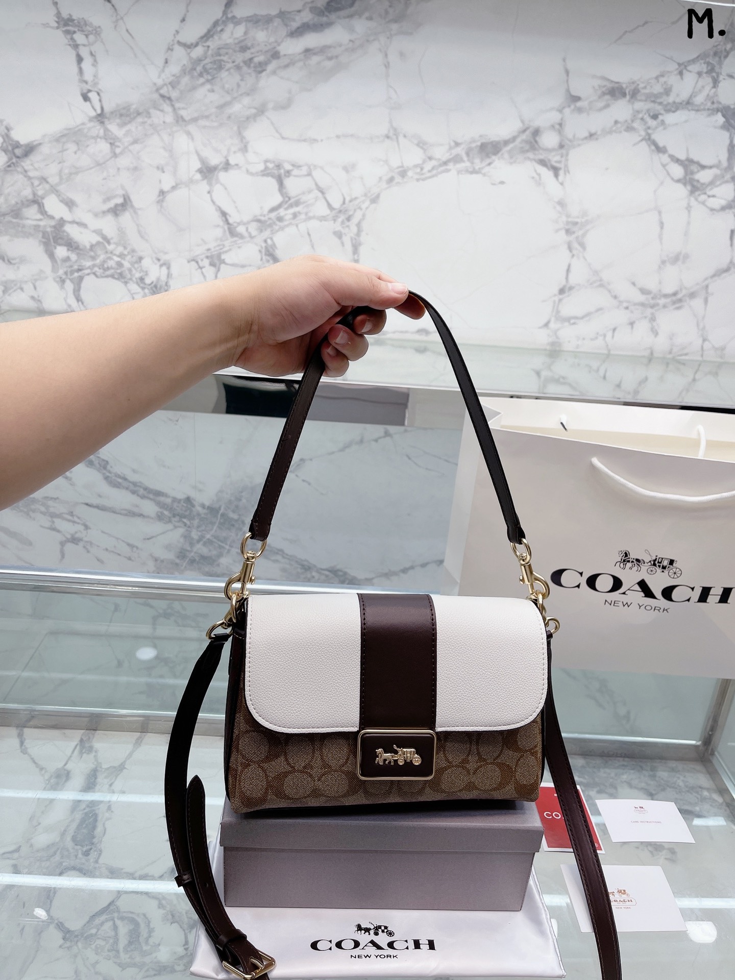 K0 9月 Grace Shoulder bag  Coach 蔻驰 9月 Grace Family Gatv 吴谨言同款包包 两个肩带 也可作为斜挎包 ＆象牙白色撞色拼接好看哟 尺寸24 18cm