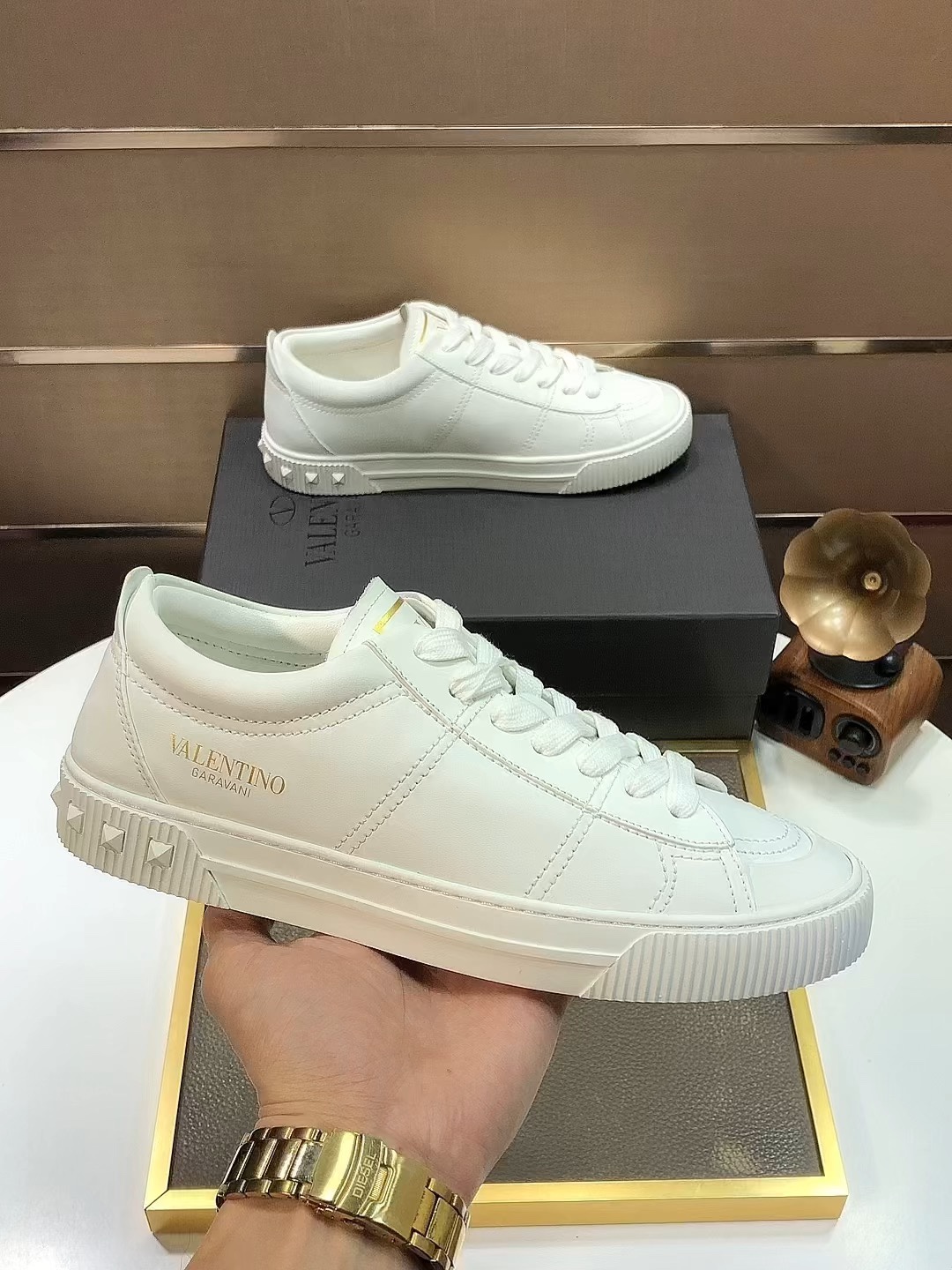 K5  Valentino 华伦天奴 原单  最新時尚休闲男鞋鞋面選用进口上等原版头层牛皮拼接飞织，网布内里，上脚非常有型，个性时尚橡膠耐磨大底，实物拍摄實物更好看，