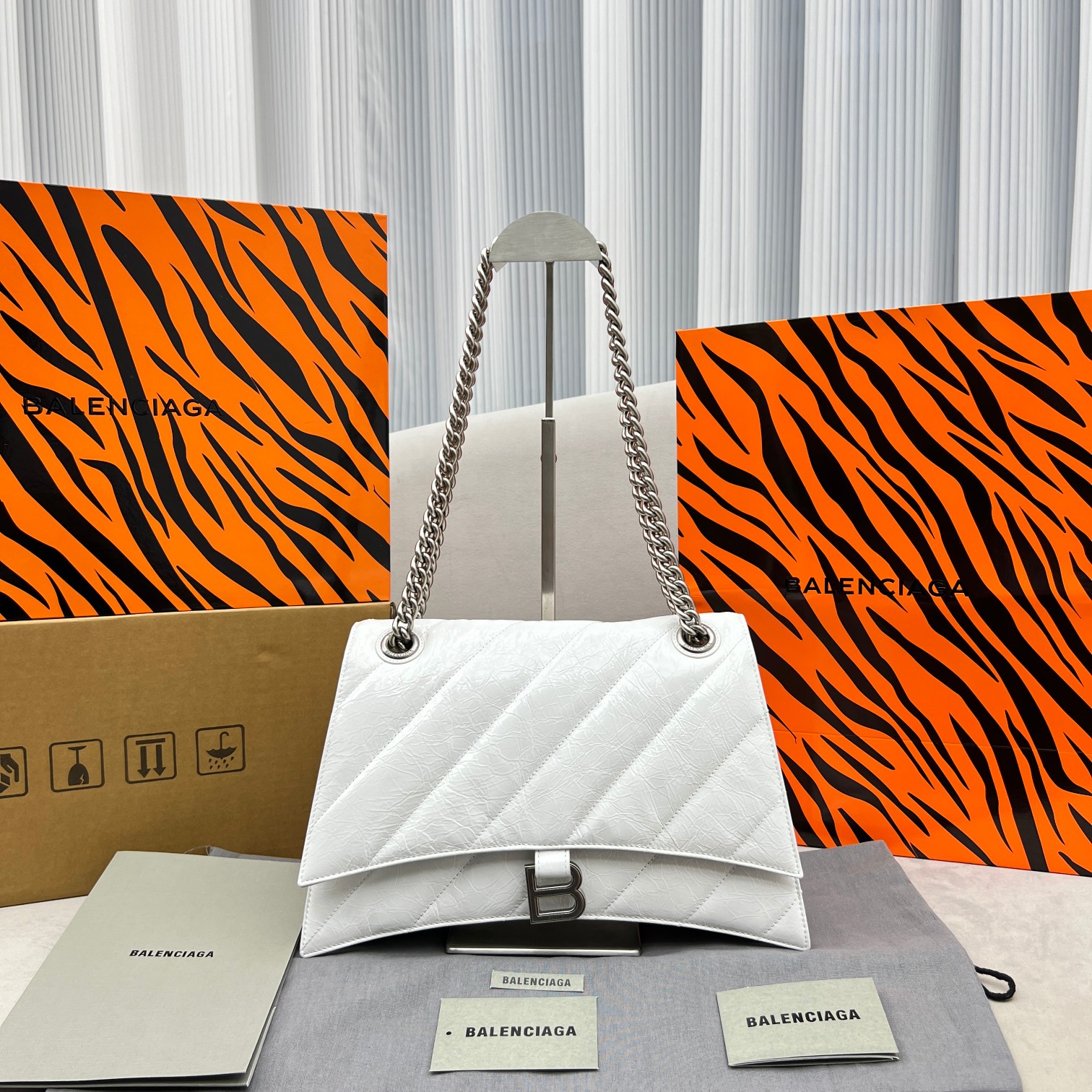 Balenciaga AAAA
 Crossbody & Shoulder Bags Perfect Quality Designer Replica
 White Chains C1688108