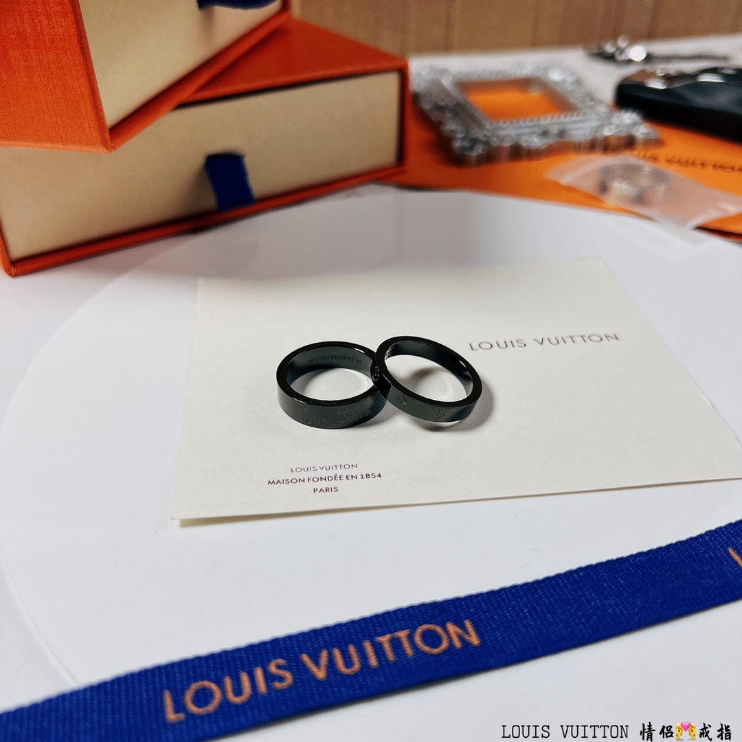 Louis Vuitton Projektant
 Biżuteria Pierścionek