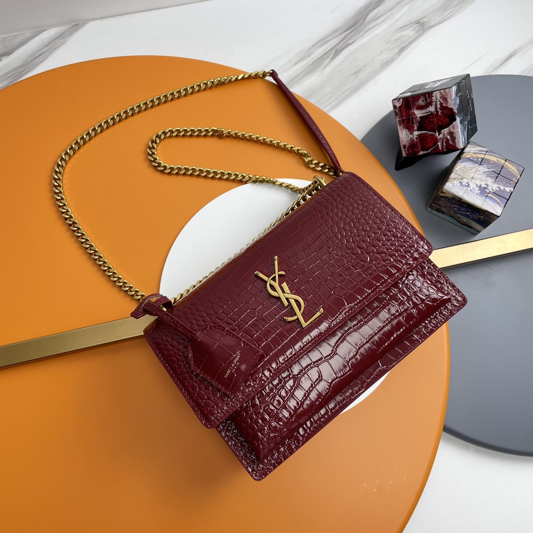 🔳𝑺𝒖𝒏𝒔𝒆𝒕 𝟮𝟮𝒄𝒎🔳 #Rojo vino / hebilla dorada# ¡El bolso sunset con estampado de cocodrilo, un clásico iniguala…