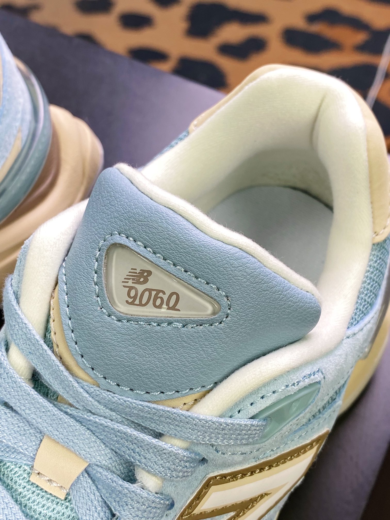 9060”Pastel Turquoies”Series Retro All-match Dad U9060FNB