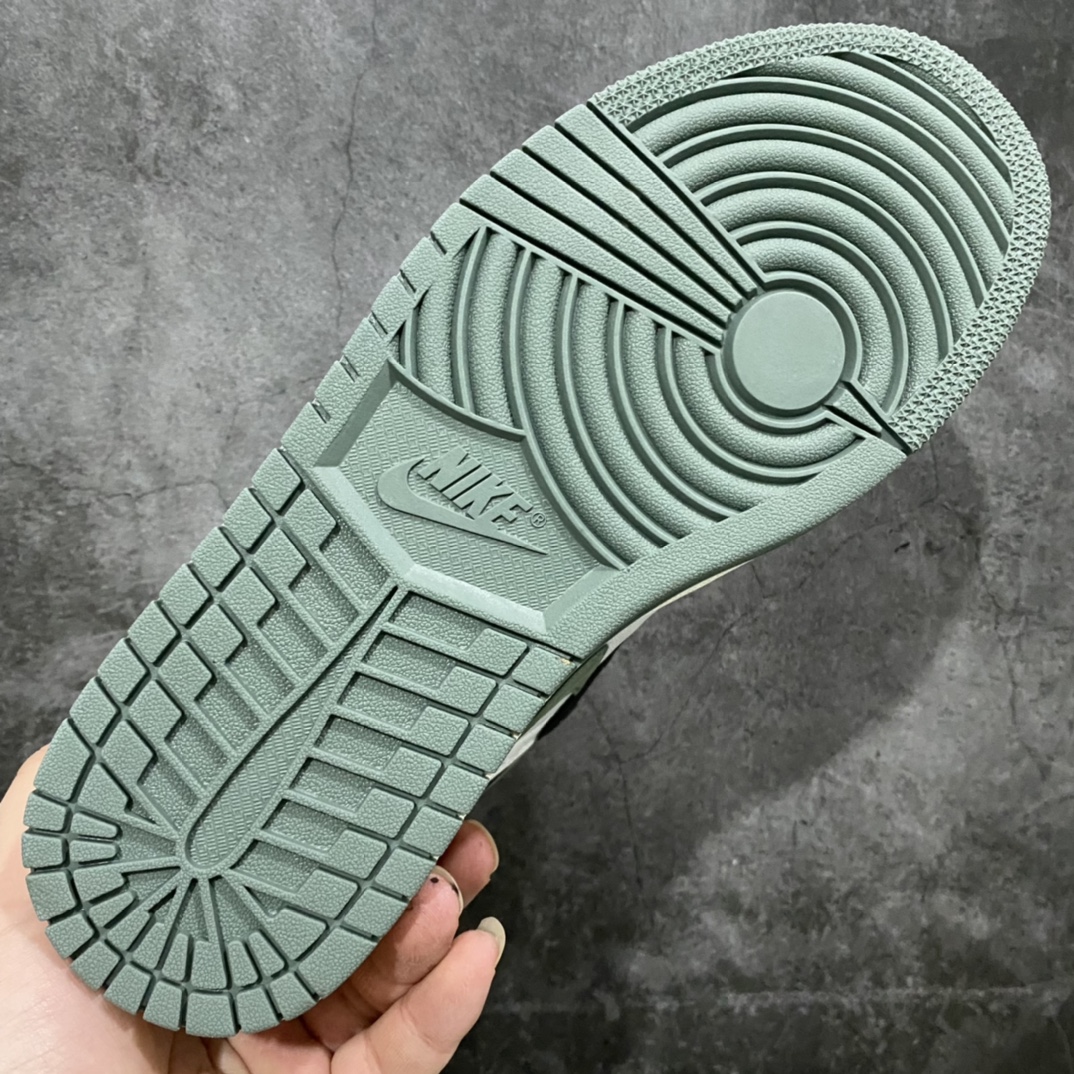 图片[8]-纯原版Air Jordan AJ1 Retro 六冠王黑绿脚趾 555088-135 全新升级网板中底 原楦原纸板开发 极致一眼正品既视感 原厂皮料 承诺百分百一致原鞋 鞋面清洁度最高QC检验标准 控制溢胶 飞翼3D高频深度立体 全市场仅此一家 鞋盒、防尘纸 均采购来自原厂 尺码：40 40.5 41 42 42.5 43 44 44.5 45 46 47.5-选品中心