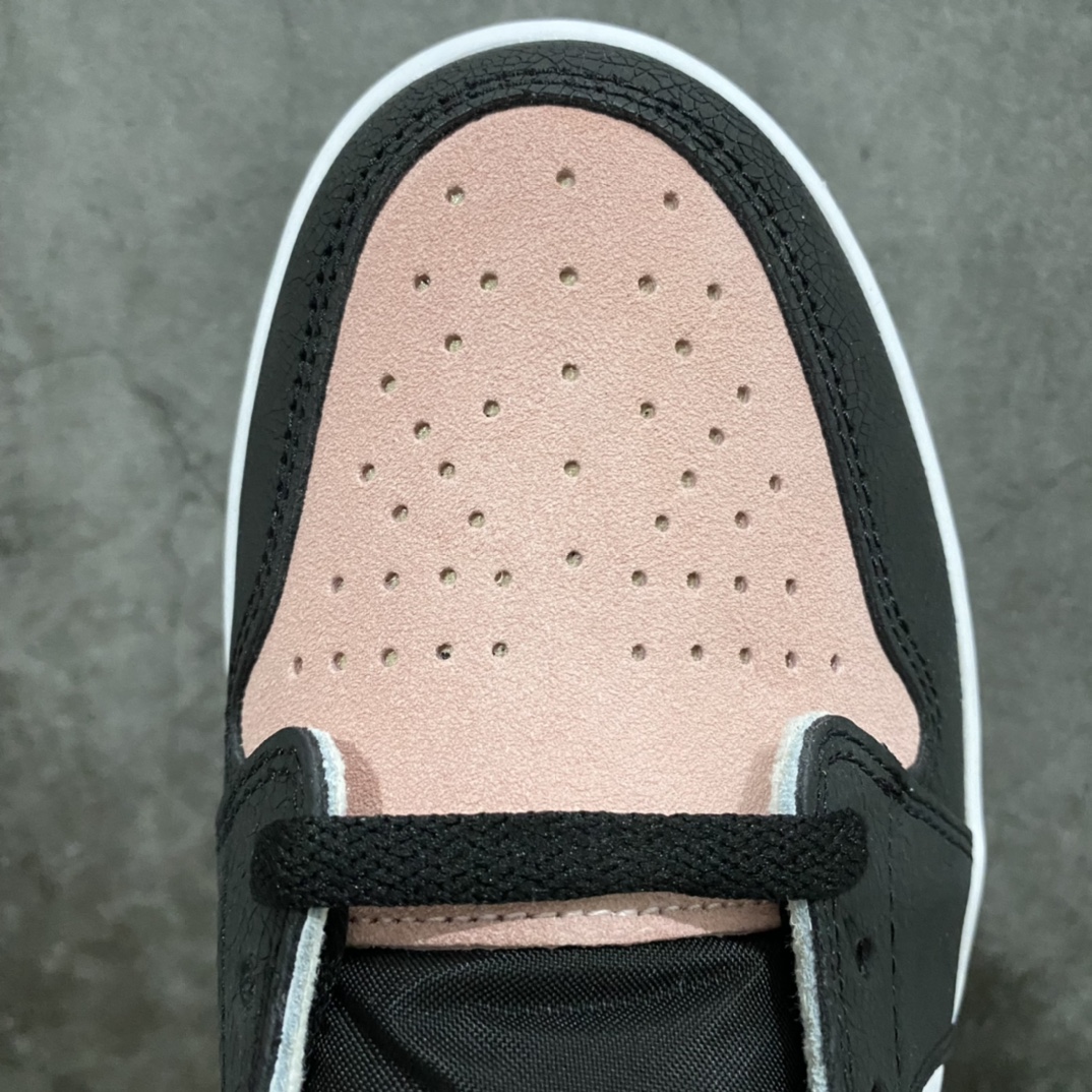 图片[5]-莞产dg版本Air Jordan AJ1 Low OG 黑粉爆裂纹低帮 CZ0790-061 原楦原纸板开发 极致一眼正品既视感 原厂皮料 原厂拉帮工艺 全部采用原厂电脑车 针距 边距完全同步原鞋 原厂特供皮料承诺百分百一致原鞋 鞋面清洁度最高QC检验标准 控制溢胶 飞翼3D高频深度立体 全市场仅此一家 鞋盒、防尘纸 均采购来自原厂 尺码：40 40.5 41 42 42.5 43 44 44.5 45 46 47.5-选品中心