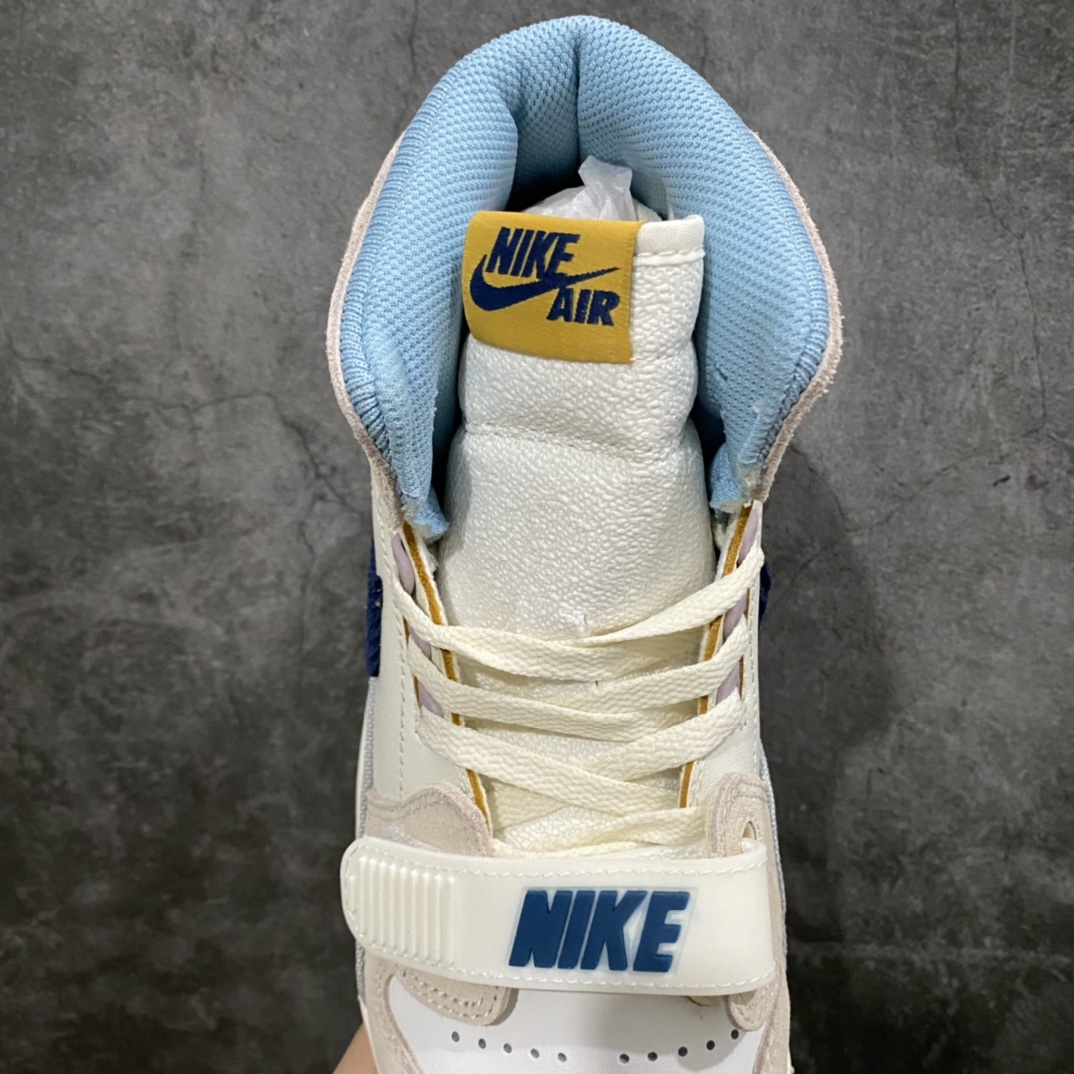 图片[8]-纯原版 Air Jordan Legacy AJ312 米白蓝 DQ5347-141 鞋身采用了皮革材质打造 横跨鞋面的魔术贴十分吸睛 侧面的Swoosh Logo的一部分被鞋面遮挡了一部分 颇具玩味 魔术贴上标有Nike标识 而鞋舌上是Jordan的经典红色飞翼Logo 后跟和鞋底均采用了Air Jordan 3 的设计 后跟上同样也使用了经典的爆裂纹图案 尺码：36 36.5 37.5 38 38.5 39 40 40.5 41 42 42.5 43 44 44.5 45 46-选品中心