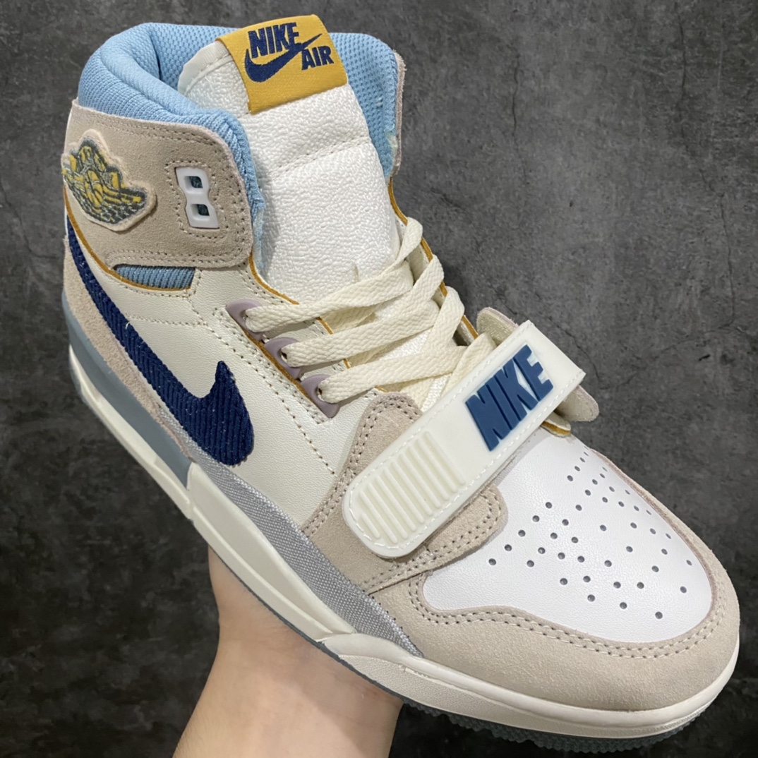 图片[3]-纯原版 Air Jordan Legacy AJ312 米白蓝 DQ5347-141 鞋身采用了皮革材质打造 横跨鞋面的魔术贴十分吸睛 侧面的Swoosh Logo的一部分被鞋面遮挡了一部分 颇具玩味 魔术贴上标有Nike标识 而鞋舌上是Jordan的经典红色飞翼Logo 后跟和鞋底均采用了Air Jordan 3 的设计 后跟上同样也使用了经典的爆裂纹图案 尺码：36 36.5 37.5 38 38.5 39 40 40.5 41 42 42.5 43 44 44.5 45 46-选品中心