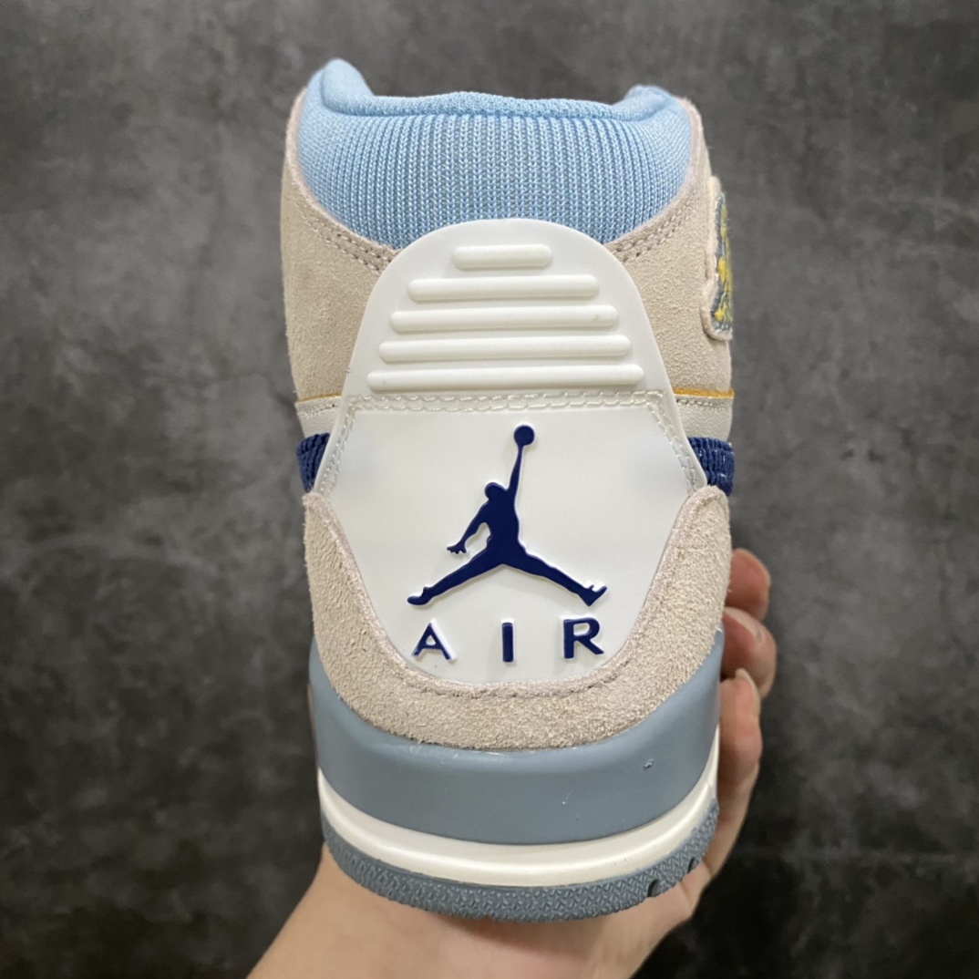 图片[4]-纯原版 Air Jordan Legacy AJ312 米白蓝 DQ5347-141 鞋身采用了皮革材质打造 横跨鞋面的魔术贴十分吸睛 侧面的Swoosh Logo的一部分被鞋面遮挡了一部分 颇具玩味 魔术贴上标有Nike标识 而鞋舌上是Jordan的经典红色飞翼Logo 后跟和鞋底均采用了Air Jordan 3 的设计 后跟上同样也使用了经典的爆裂纹图案 尺码：36 36.5 37.5 38 38.5 39 40 40.5 41 42 42.5 43 44 44.5 45 46-选品中心