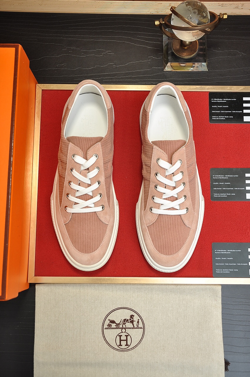 J5  Hermes 爱马仕 HERMES 牛皮内里爆款男鞋专柜原单货世界顶级品牌..奢华品质….  时尚 上脚高档次 ..给你低调奢华的舒适体验。鞋面采用纯意大利进口原板头层牛皮..吸汗牛皮内里..，舒适透气，高端大气上档次..奢华尊贵! ..代工厂出货 [拥抱]档口..原板。欢迎品鉴..38–4545定做。