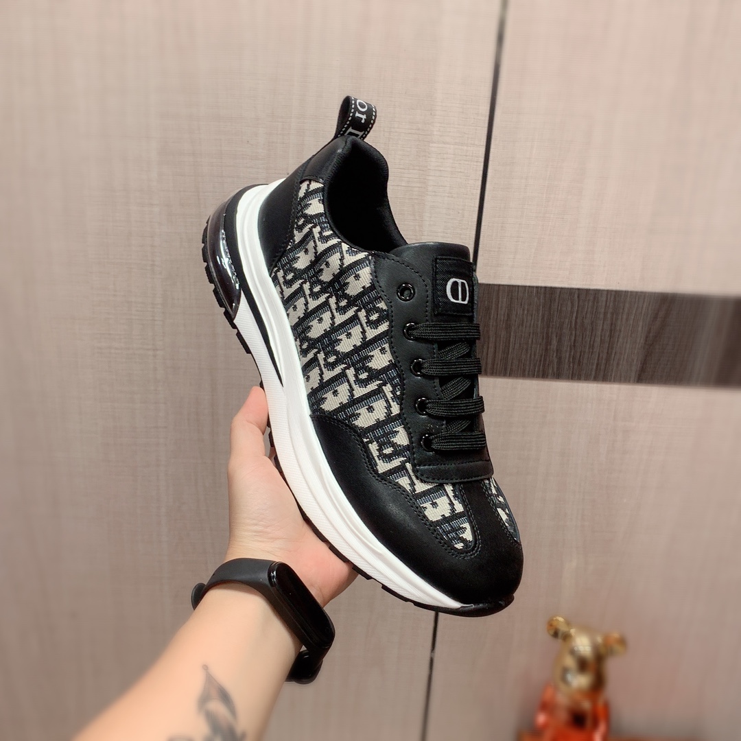 J0 迪奥 Dior  最新爆款休闲鞋,顶端品牌奢侈～代购,顶级～质量.专柜同卖产品鞋面選用进口透气牛皮搭配布面料材质透气羊皮内里精细做工.原版个性时尚柔软橡膠耐磨防滑大底,上脚轻巧舒适,实物拍摄實物更好看,0127广州码: 38-44.2色可选