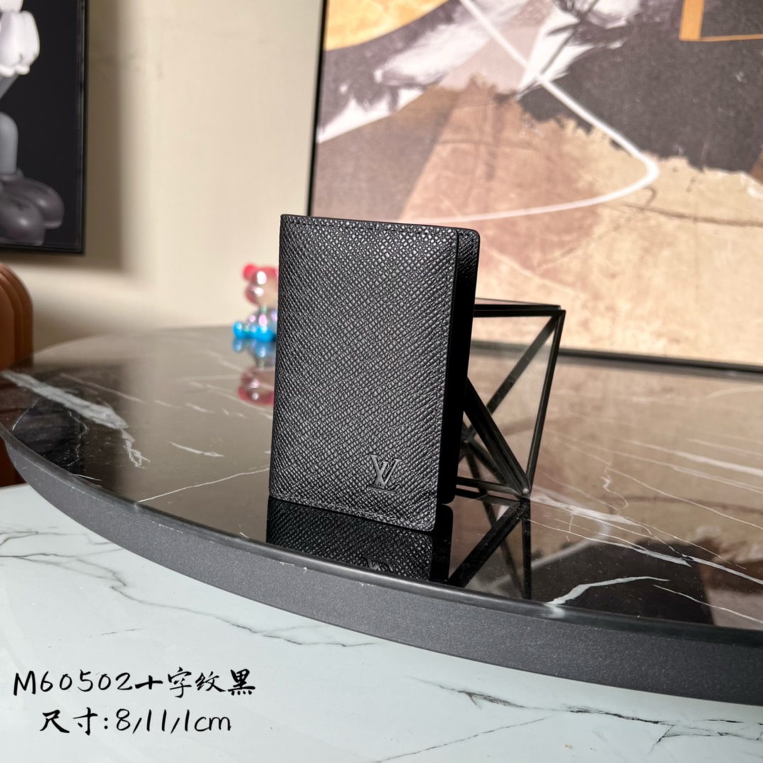 芯片版顶级原单M42十字纹黑這款小巧的袋裝皮夾最適合喜歡多合一功能錢包的男士以柔軟Epi皮革打造卻帶剛陽
