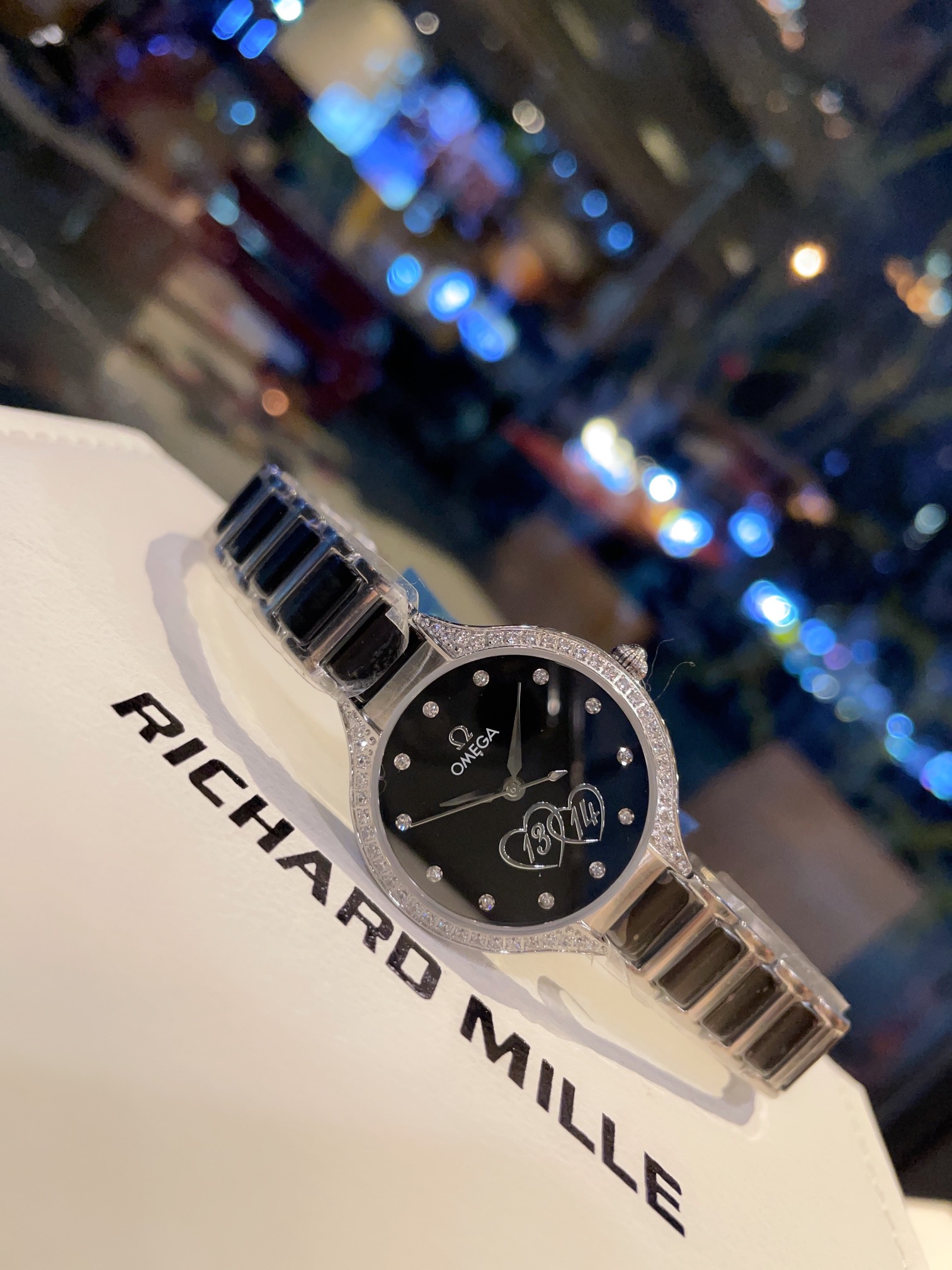 K5   欧米茄 Omega 陶瓷女表 无懈可击的绝尘品质 简约纯粹的惊艳设计 日本石英机芯 蓝宝石镜面 超薄厚度 6mm 完美尺寸30mm 双按蝴蝶表扣 陶瓷元素表带 质感细腻 色泽纯净 ‍‍‍