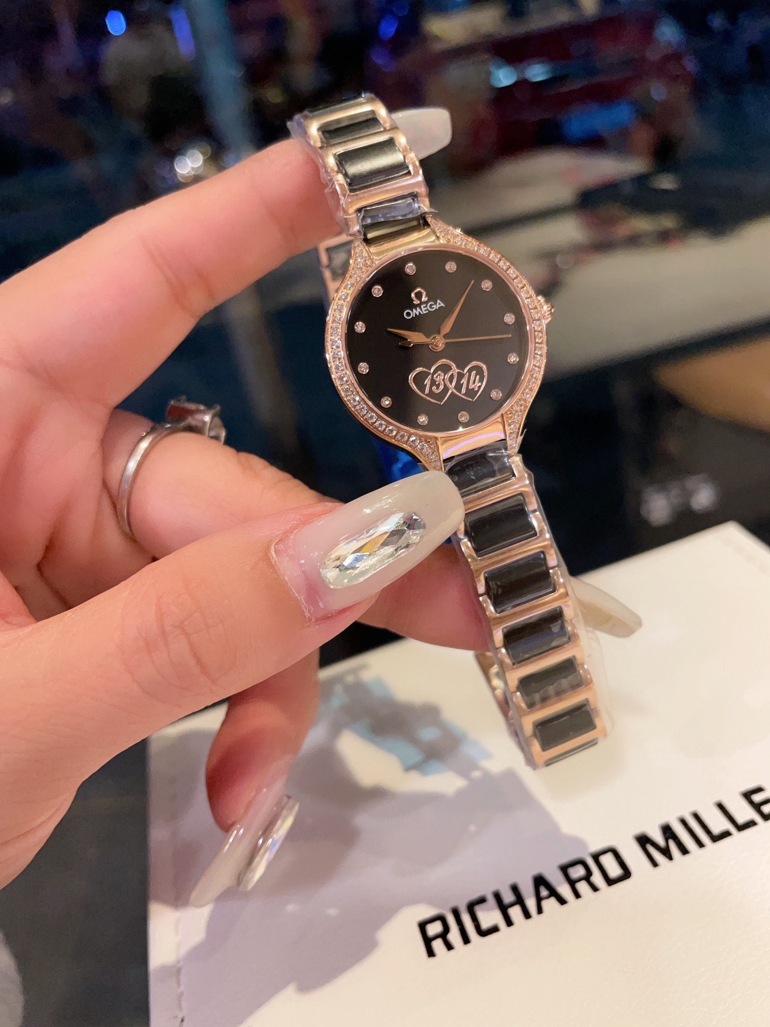 K5  欧米茄 Omega 陶瓷女表 无懈可击的绝尘品质 简约纯粹的惊艳设计 日本石英机芯 蓝宝石镜面 超薄厚度 6mm 完美尺寸30mm 双按蝴蝶表扣 陶瓷元素表带 质感细腻 色泽纯净 ‍‍‍