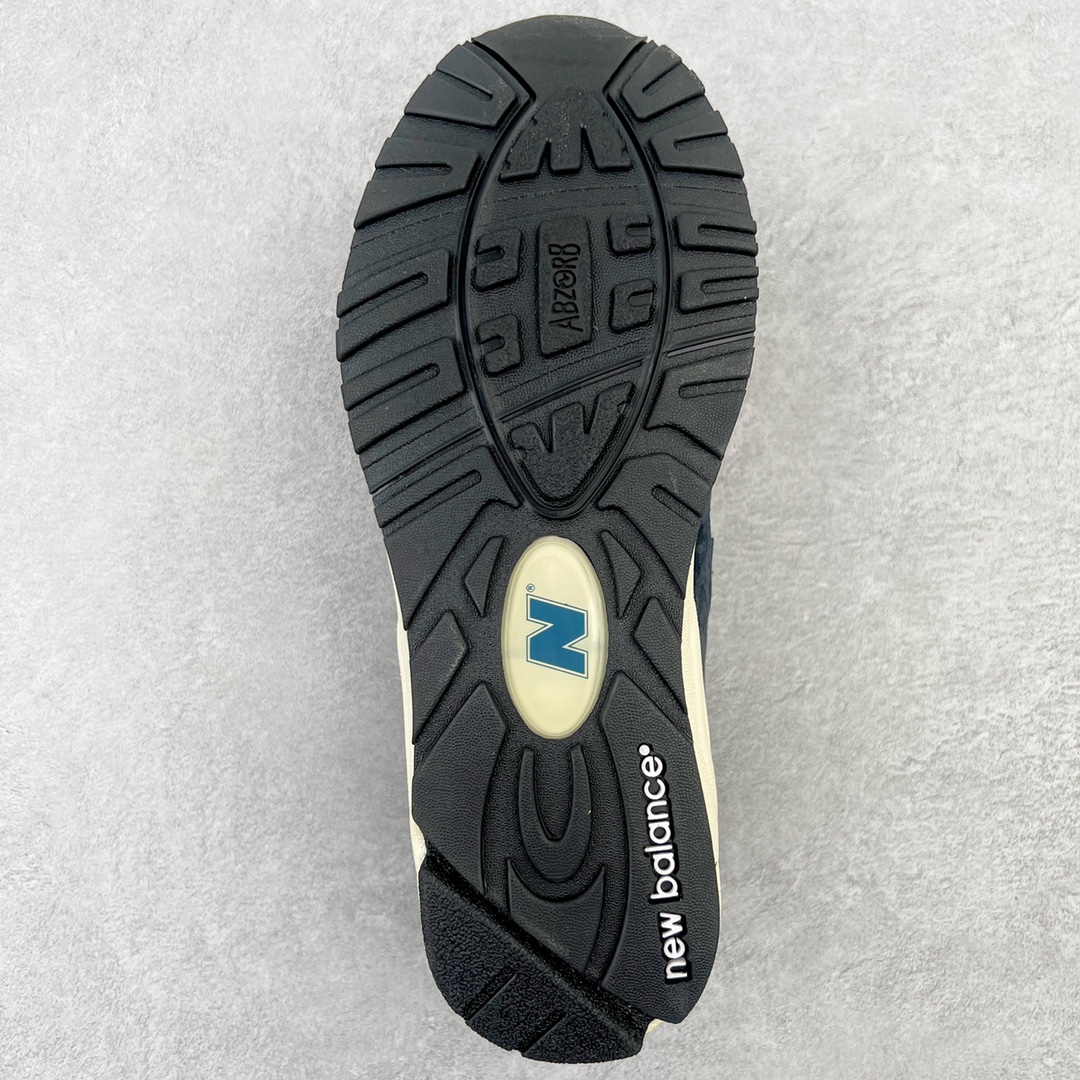 图片[9]-＃K版纯原福利 New Balance M990TB2 新百伦NB990V2 海军蓝 第二代总统复古慢跑鞋 正确3M反光细节 原楦原纸版开发 正确6层组合底模精密开发 搭载全新碳素中底 后跟透明TPU水晶装饰条稳固 沿用了引以为傲的跑鞋手工技艺 采用猪皮绒面并包裹局部透气网面的鞋身设计 菱网鞋舌上刻有New Balance USA 鞋面依旧身着经典的大热之灰 彰显了其高端的品质身份 尺码：36 37 37.5 38 38.5 39 40 40.5 41.5 42 42.5 43 44 45-选品中心