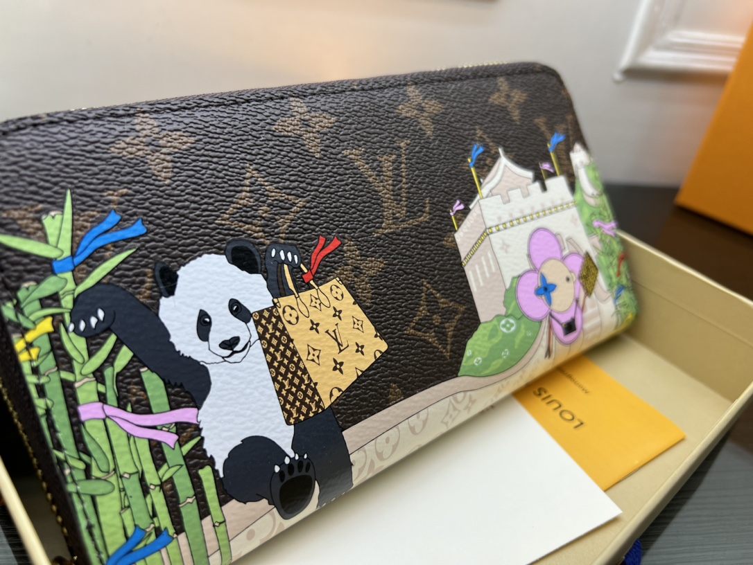 Leather wallet in multiple colors