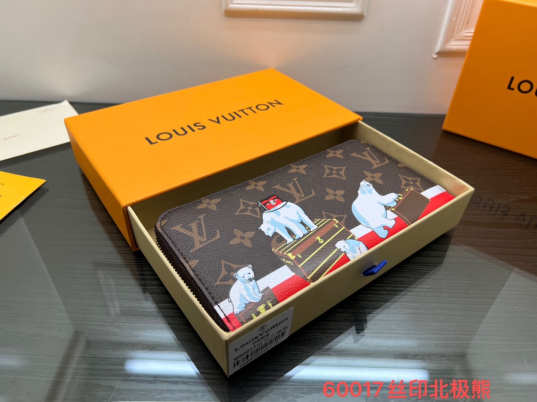 Leather clutch wallet front