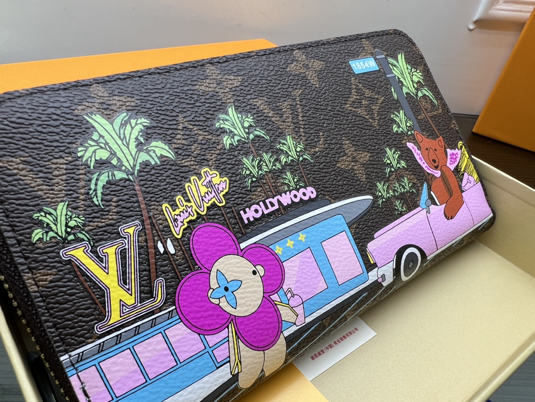 Leather long wallet in hand