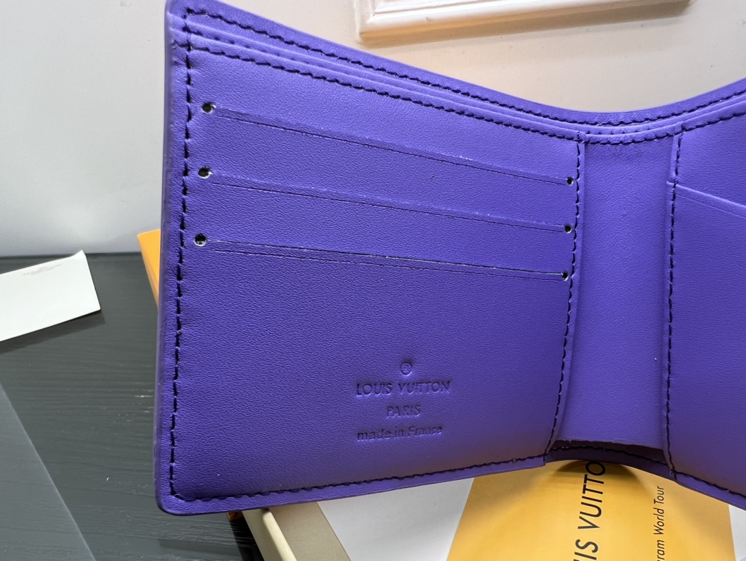 Dimensions of leather bifold wallet