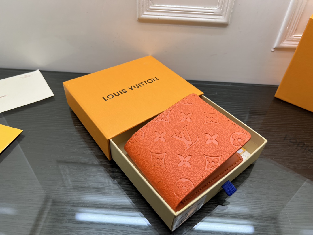 Genuine leather bifold wallet exterior