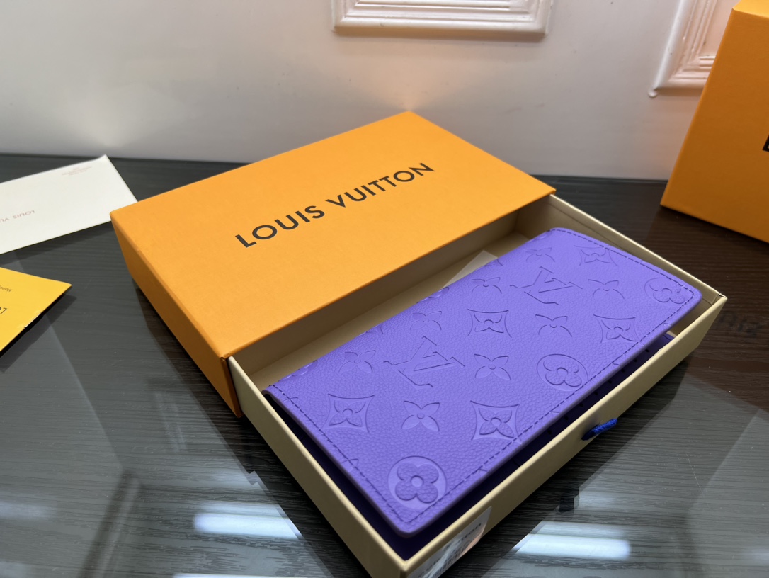 Elegant leather bifold wallet front