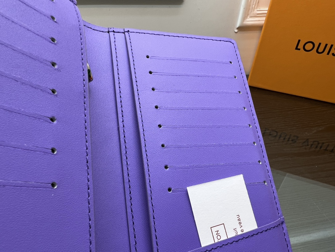 Elegant bifold leather wallet different color options