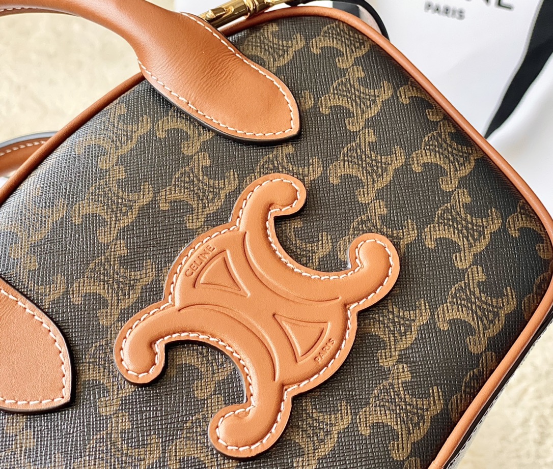 CELINE赛琳迷你标识印花牛皮革保龄球包110462