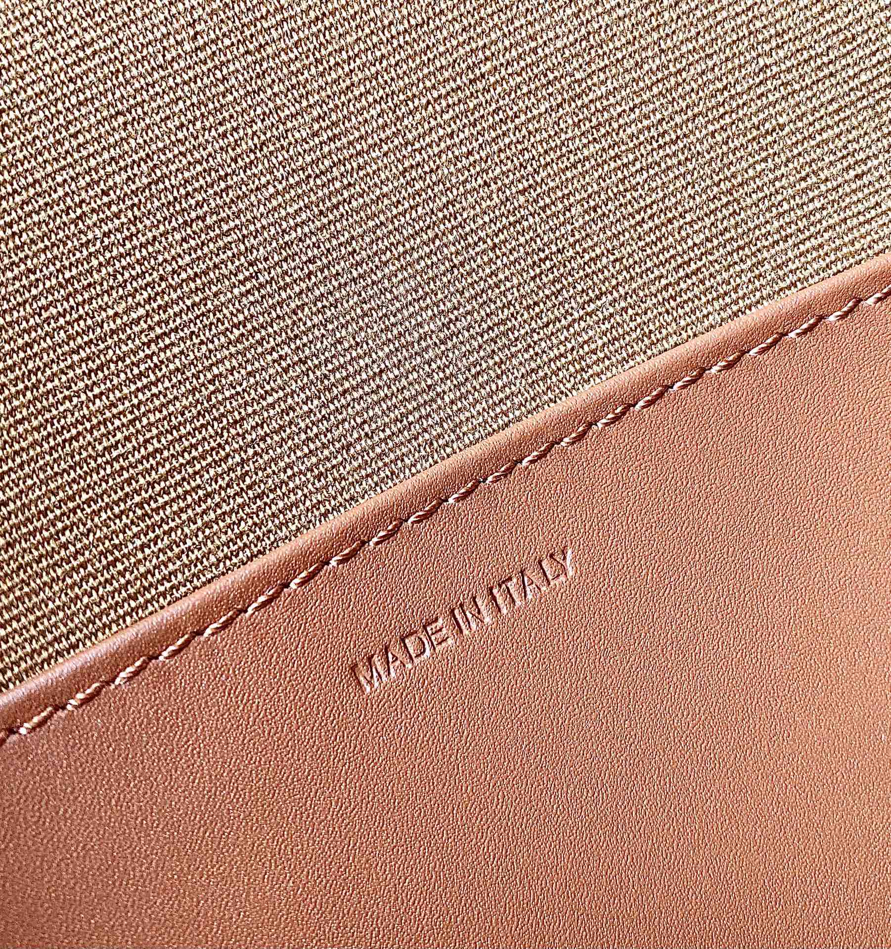 CELINE赛琳迷你标识印花牛皮革保龄球包110462