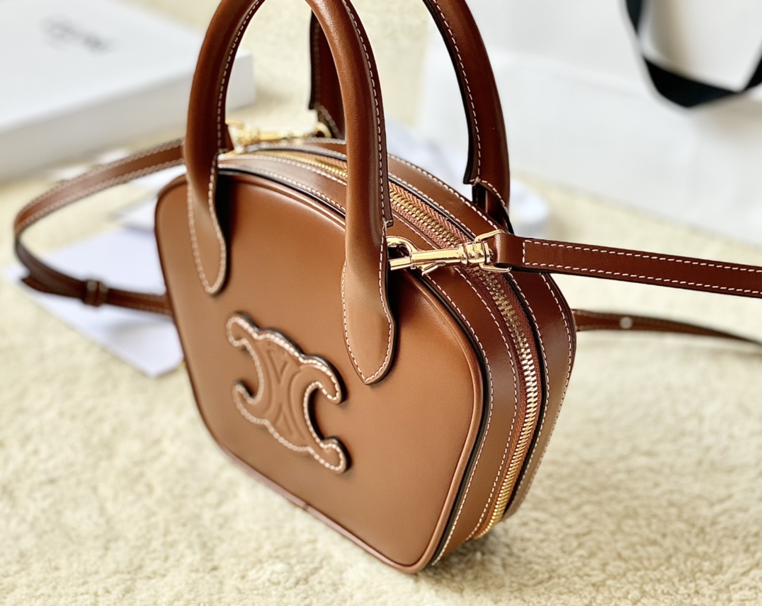 CELINE赛琳迷你棕色凯旋门牛皮革保龄球包110462