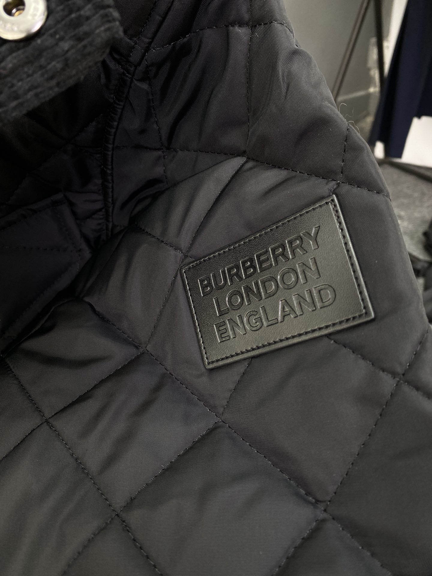 BU22FW秋冬新款经典菱形绗缝图案黑色高密度尼龙拉链棉衣