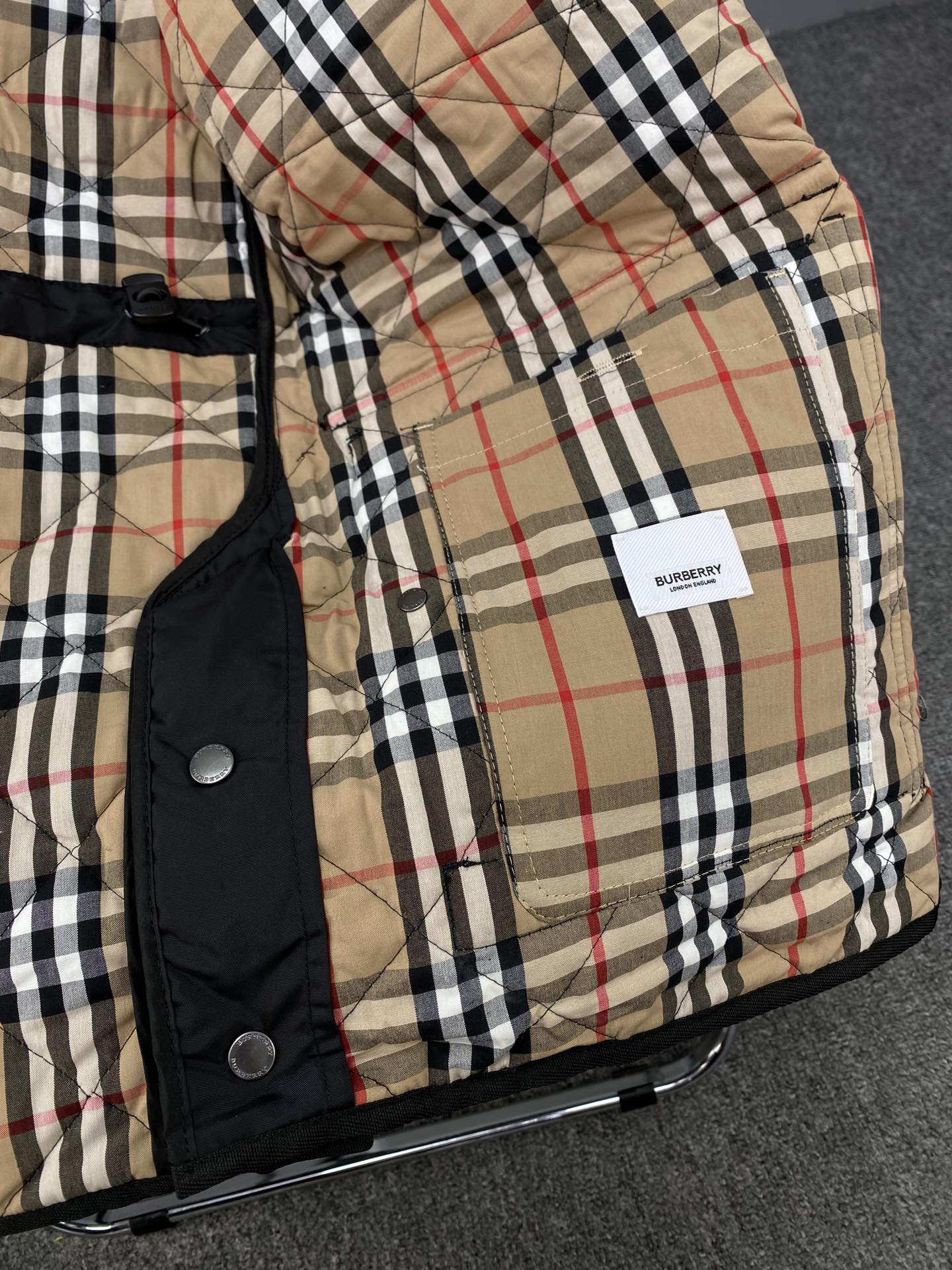 BU22FW秋冬新款经典菱形绗缝图案黑色高密度尼龙拉链棉衣