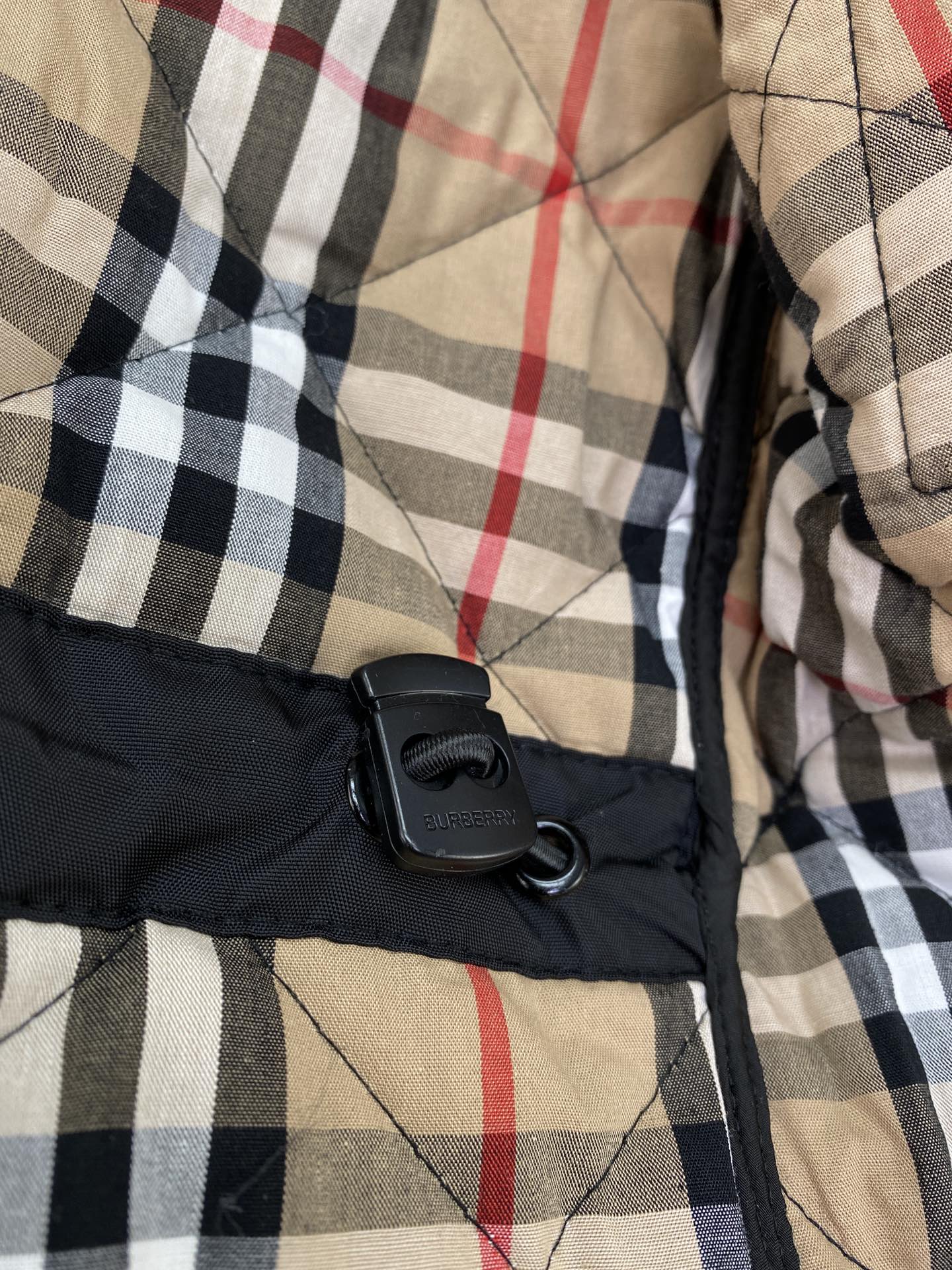 BU22FW秋冬新款经典菱形绗缝图案黑色高密度尼龙拉链棉衣