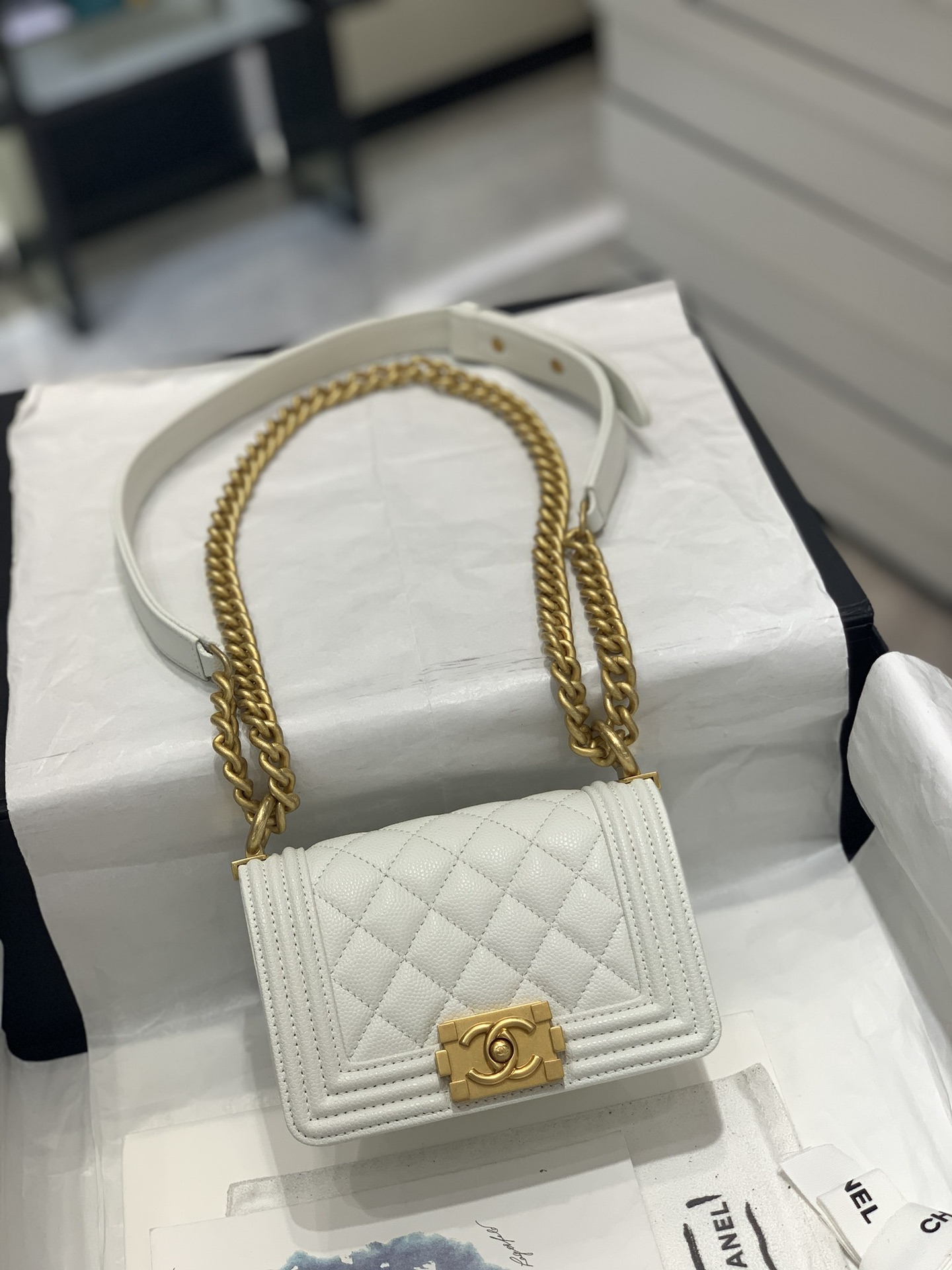 Beneficio 618 P sin caja de regalo. El mini Leboy es tan hermoso, el cuero de caviar también es muy resistente y más pr…