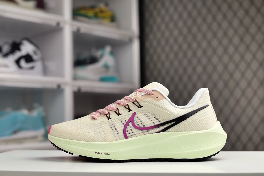 G0 NK Air Zoom Pegasus 39飞马系列 平台专供 过验版 原底原面 区分市面一切版本 飞马系列全新一代拥有 Zoom Air 中足搭配 Flywire 飞线 在高速运动时营造舒适稳定的贴合感 内置Zoon气垫加持