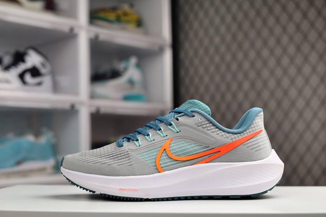 G0 NK Air Zoom Pegasus 39飞马系列 平台专供 过验版 原底原面 区分市面一切版本 飞马系列全新一代拥有 Zoom Air 中足搭配 Flywire 飞线 在高速运动时营造舒适稳定的贴合感 内置Zoon气垫加持