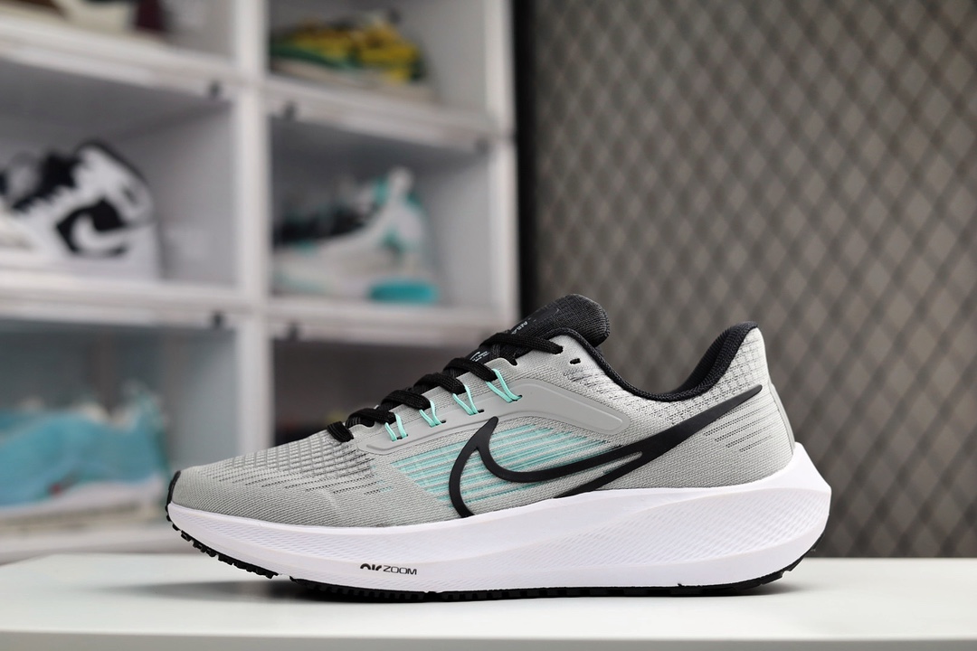 G0 NK Air Zoom Pegasus 39飞马系列 平台专供 过验版 原底原面 区分市面一切版本 飞马系列全新一代拥有 Zoom Air 中足搭配 Flywire 飞线 在高速运动时营造舒适稳定的贴合感 内置Zoon气垫加持