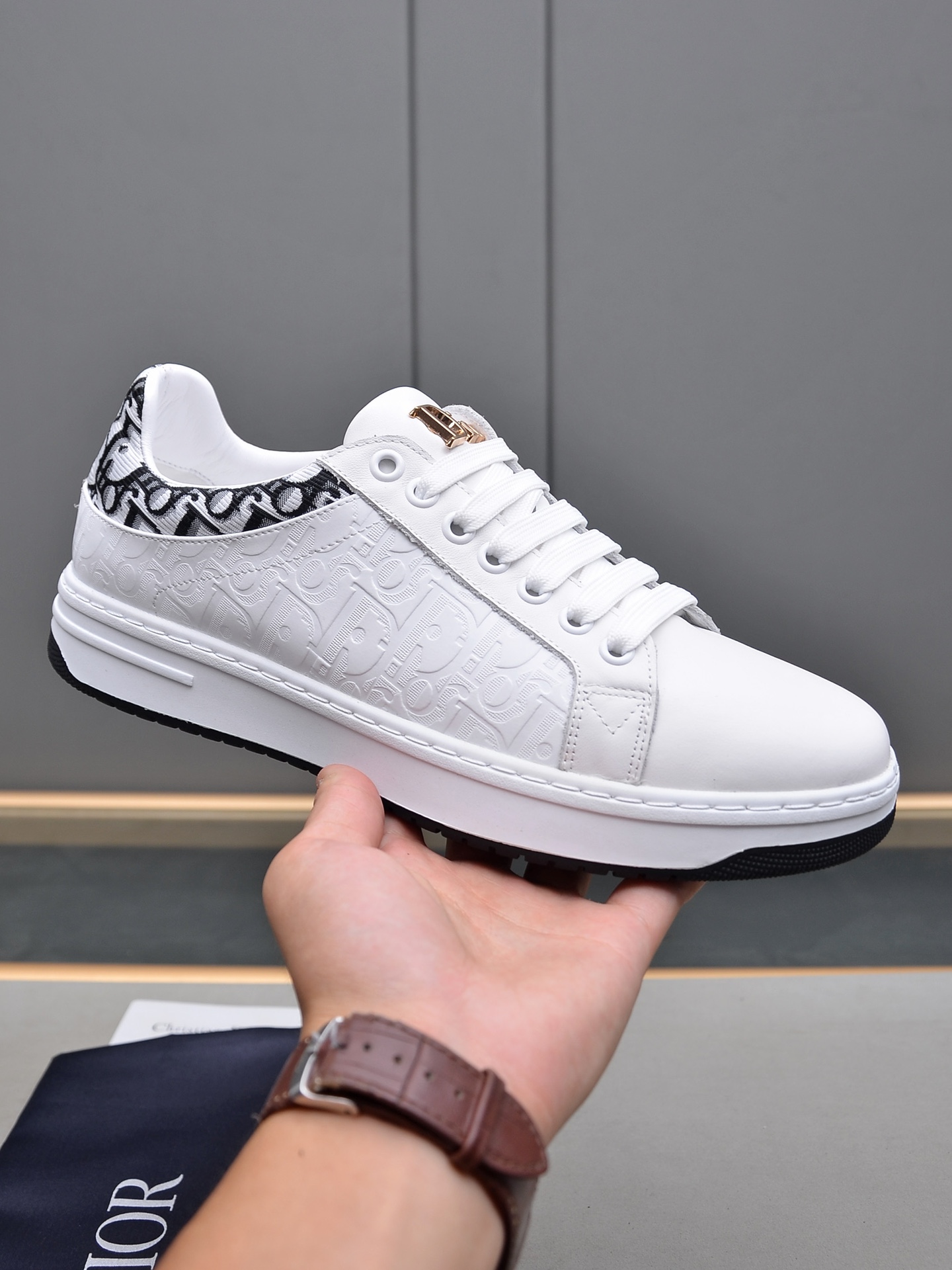 I0 Dior 迪奥进口头层牛皮压花内里进口羊皮内里 防滑耐磨大底。每一位男士的身份衬托，上脚大气稳重不管风吹雨打鞋楦不变，经得起时间的验证。———