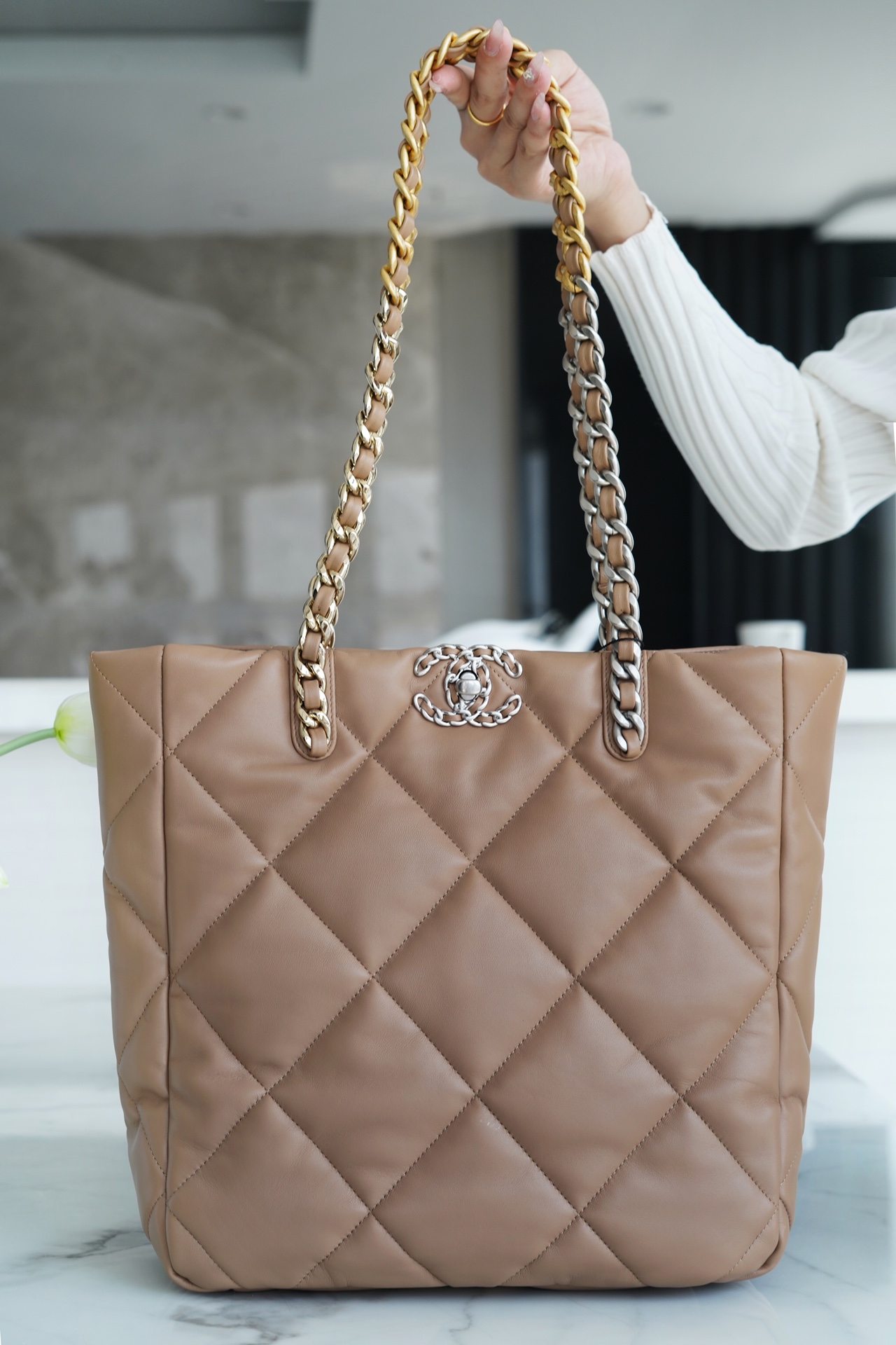 [Chanel Women