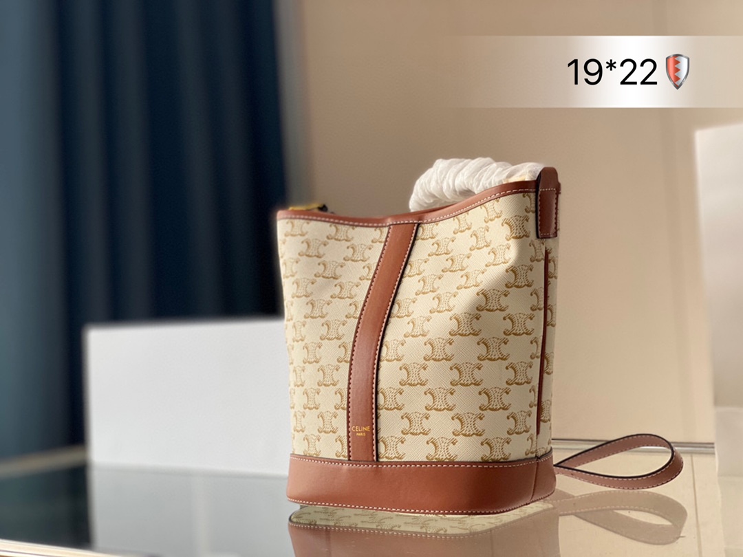 J5  Celine 赛琳 |凯旋门水桶包试背对比必入指南 塞林  Celine 赛琳  22夏季新品TEEN BESACE TRIOM19*22cm折叠盒