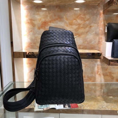 Bottega Veneta Men's Leather Crossbody Bag - Stylish & Functional 1 Bottega Veneta Men's Leather Crossbody Bag - Stylish & Functional