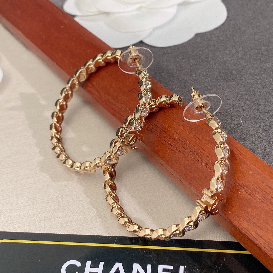 Chanel Jewelry Earring Gold Spring Collection
