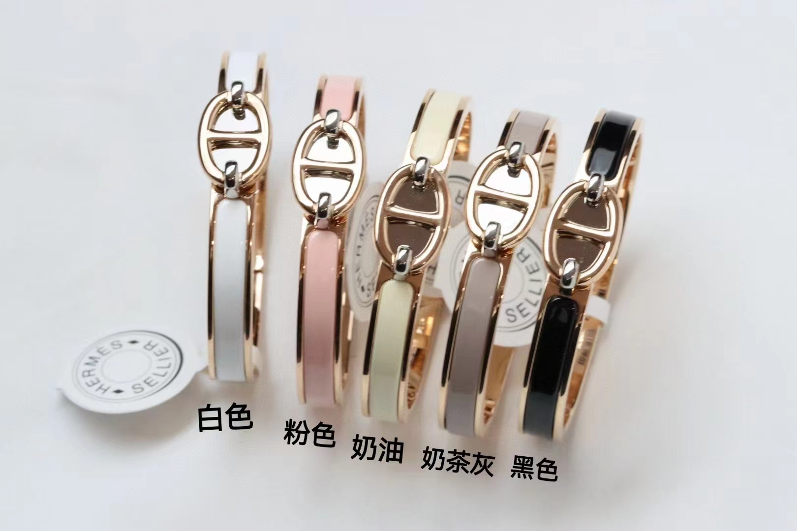 NO:102159,Hermes Mini Clic Solid Color Pig Nose Bracelet Close your eyes!  The classic classics are versatile and versatile!  So beautiful~ I'm still confused about buying Hershey bracelets but I'm afraid of going out to hit the style!  The new love of Mas bracelet is here, and the new bracelets for this year's autumn and winter are also very good. I love it as a classic model of Mas classic - Pig nose, paired with five colorful enamel!  This nose pig looks more delicate and playful. You are so moved. Size 17 inches, 18 inches, Hermes bracelet, christian louboutin, hermes, hermes, bracelet19860909Hermes爱马仕 Mini Clic 纯色系 猪子鼻手镯 闭眼入！经简典约又百搭！真漂心亮～还纠在结想买爱仕马手镯又但怕出门撞款嘛！新爱款马仕手镯来了,今年的秋款冬新出手的镯也赞太了.又爱是马仕经的典款—猪鼻子 搭五配颜六色的珐琅！ 个感人觉这款鼻猪子的起看来更致精俏皮了一点 你,心了动嘛 尺寸17寸、18寸,爱马仕手镯,christian louboutin,hermes,hermes,bracelet,Jewelry