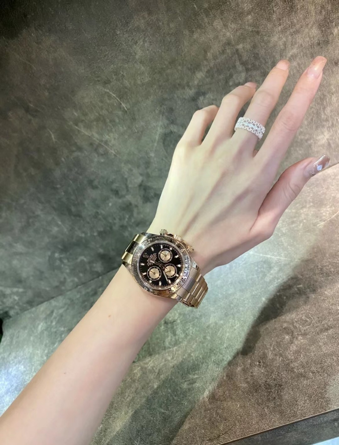 Rolex 事实证明，女生带迪通拿也是非常的 机智