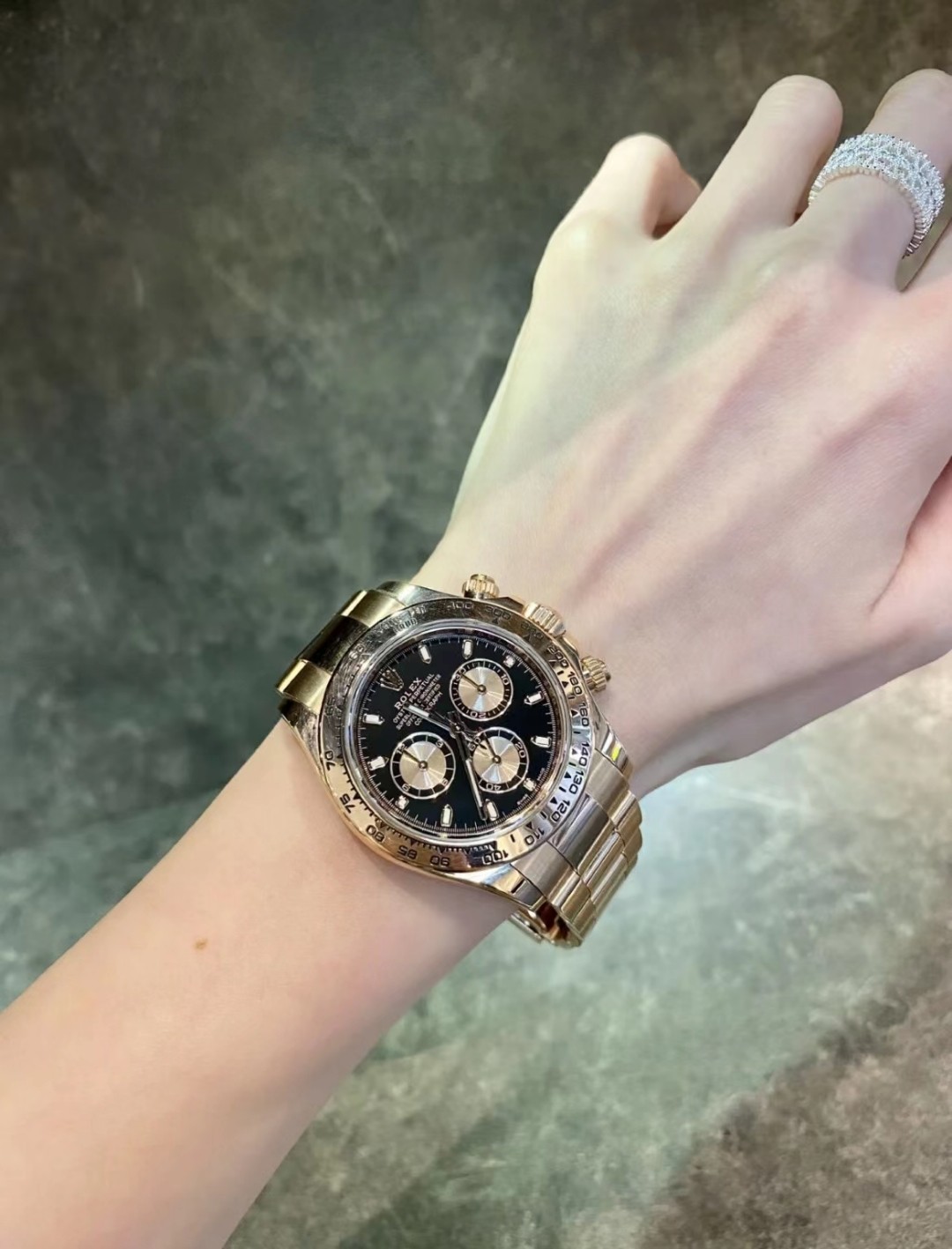 Rolex 事实证明，女生带迪通拿也是非常的 机智
