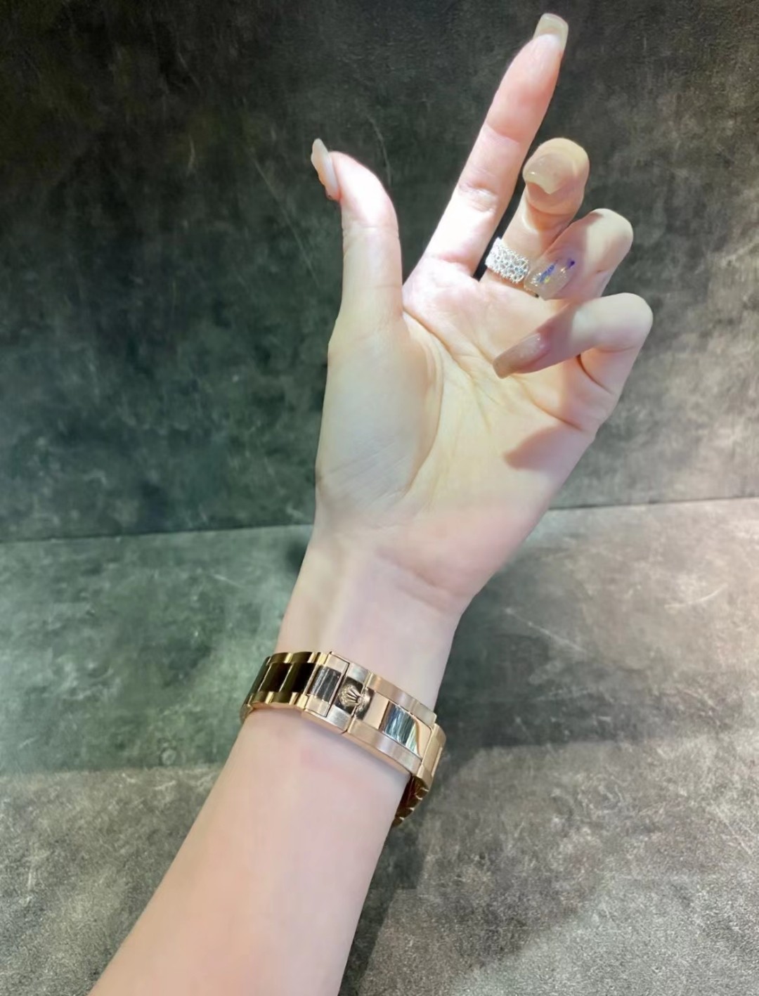 Rolex 事实证明，女生带迪通拿也是非常的 机智
